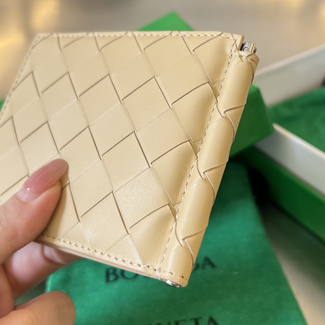 bo*te*ga Ve*ne*ta bv intrecciato bill clip wallet