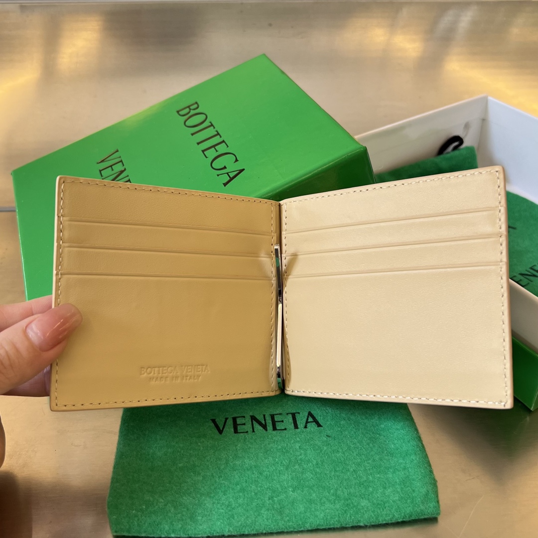 bo*te*ga Ve*ne*ta bv intrecciato bill clip wallet