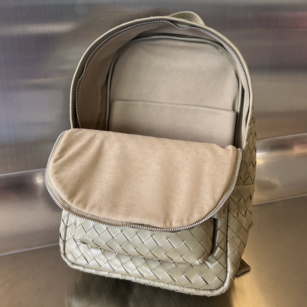 bo*te*ga Ve*ne*ta bv small intrecciato backpack