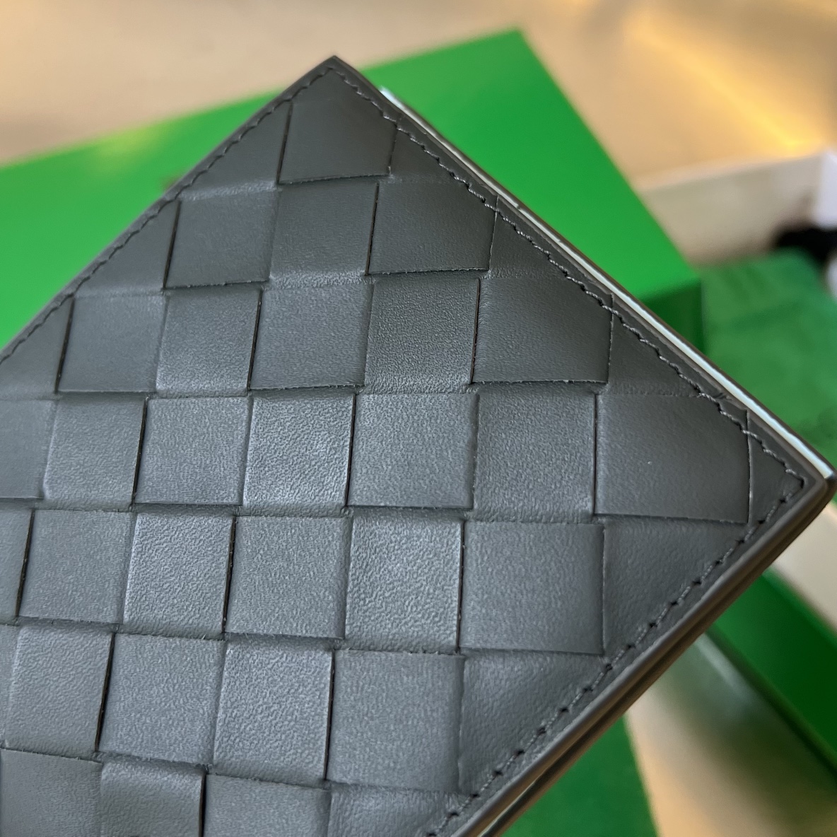 bo*te*ga Ve*ne*ta intrecciato bi-fold wallet