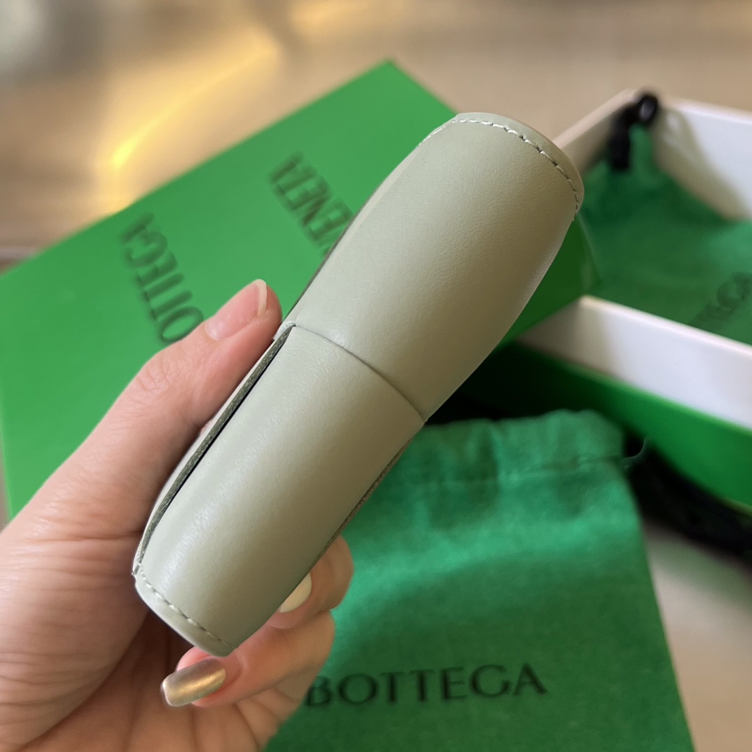 bo*te*ga Ve*ne*ta bv cassette bi-fold wallet