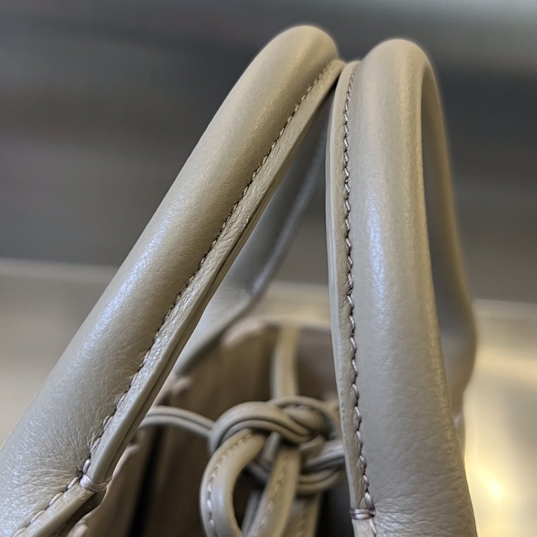bo*te*ga Ve*ne*ta bv candy arco tote bag
