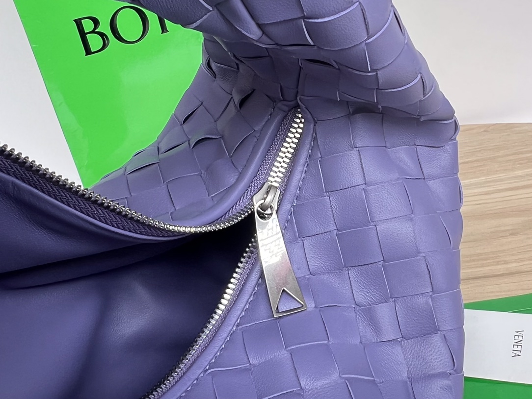 bo*te*ga Ve*ne*ta teen jodie