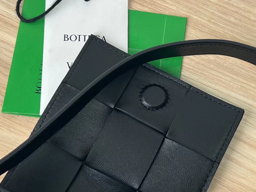 bo*te*ga Ve*ne*ta bv candy cassette