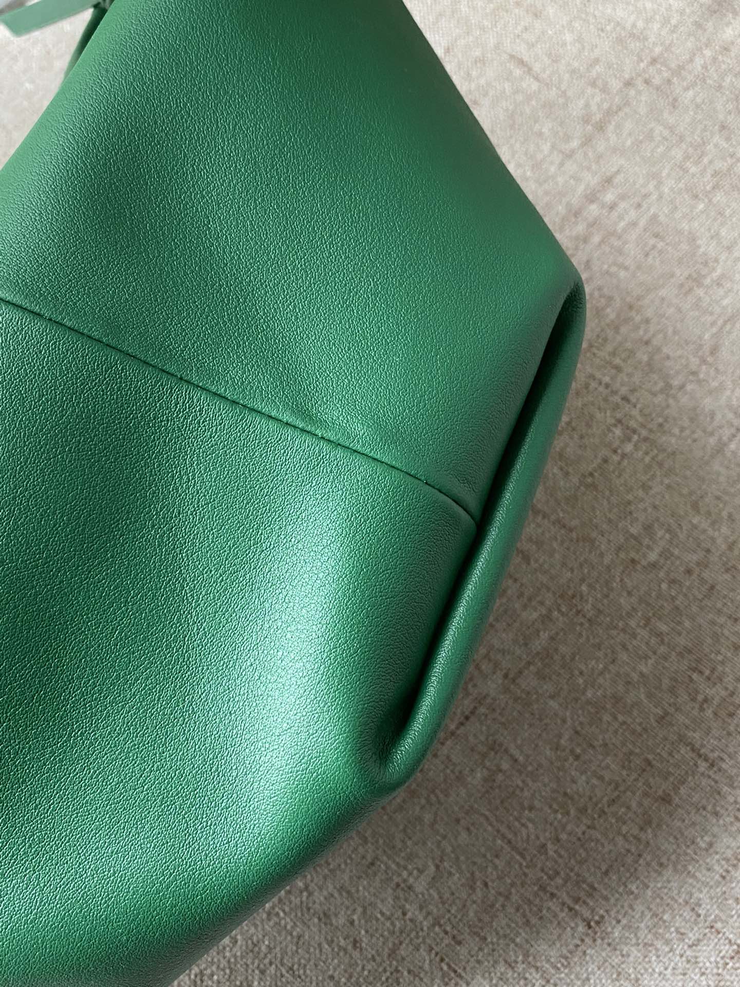 bo*te*ga Ve*ne*ta double knot top handle