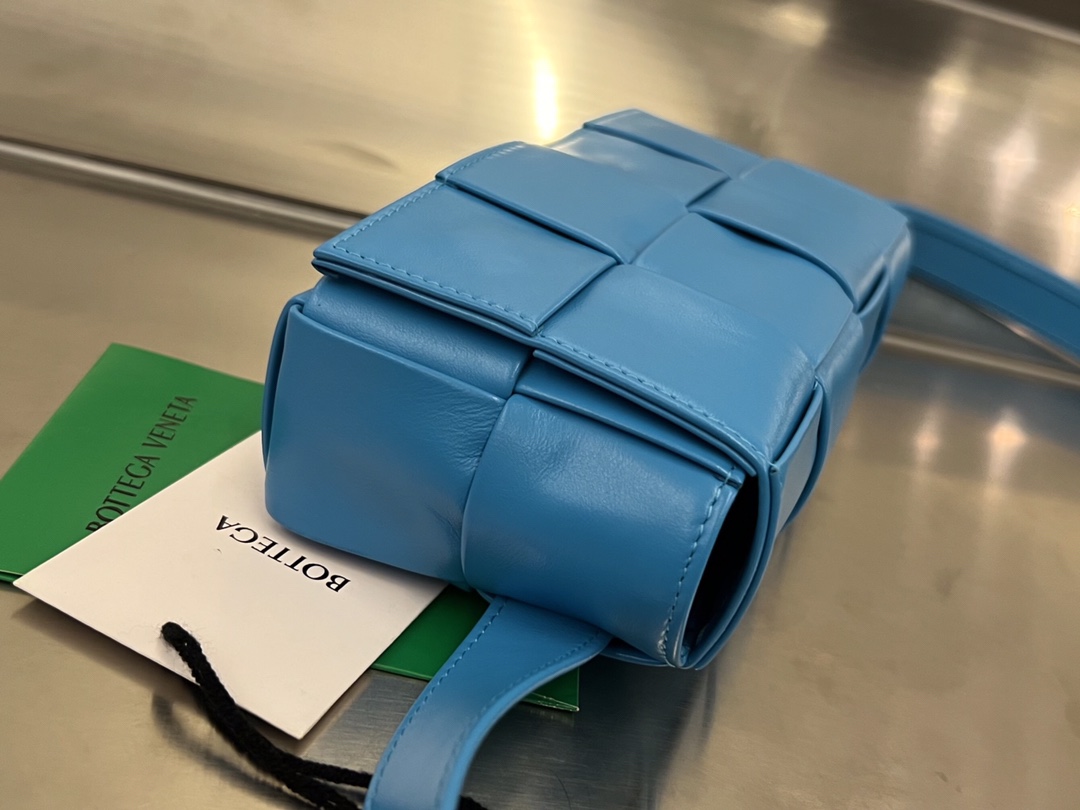 bo*te*ga Ve*ne*ta cassette waist bag