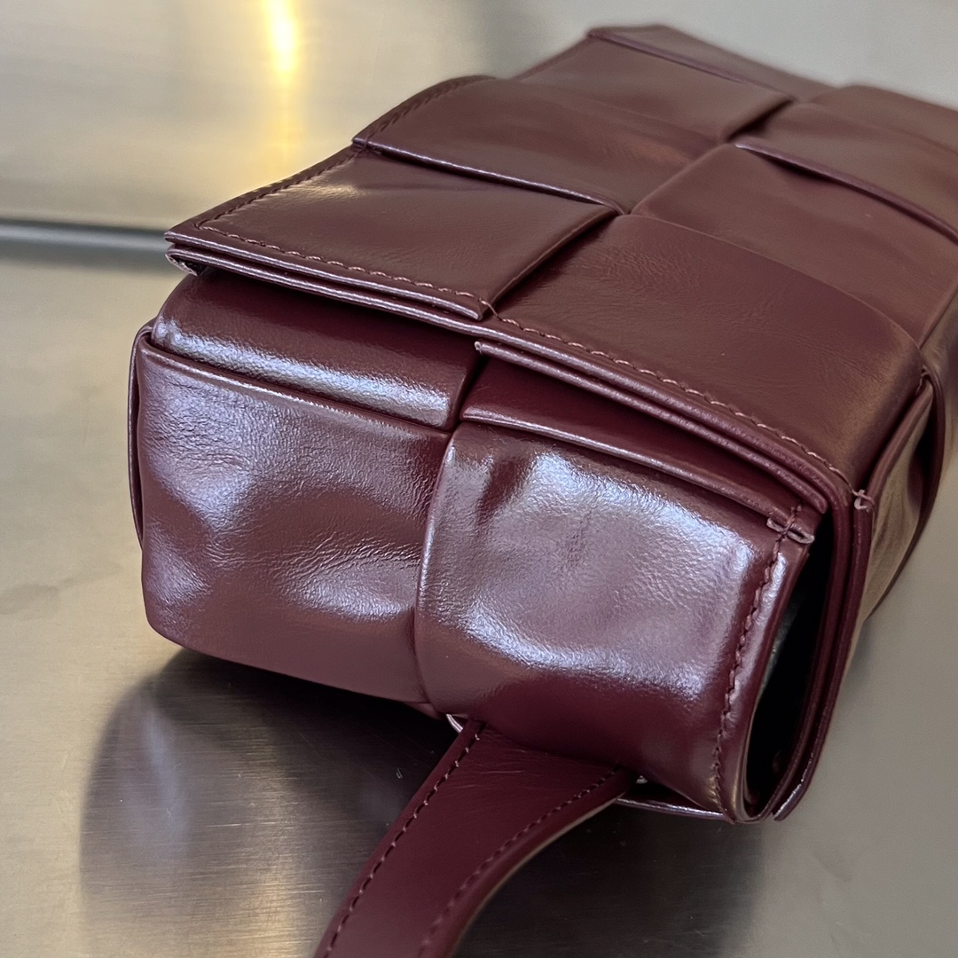 bo*te*ga Ve*ne*ta cassette waist bag