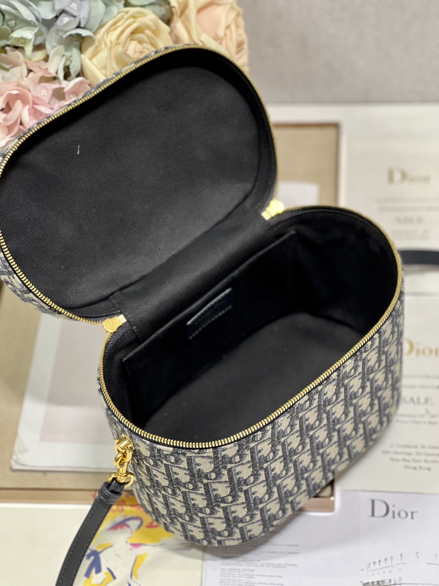 D*or medium cd signature vanity case