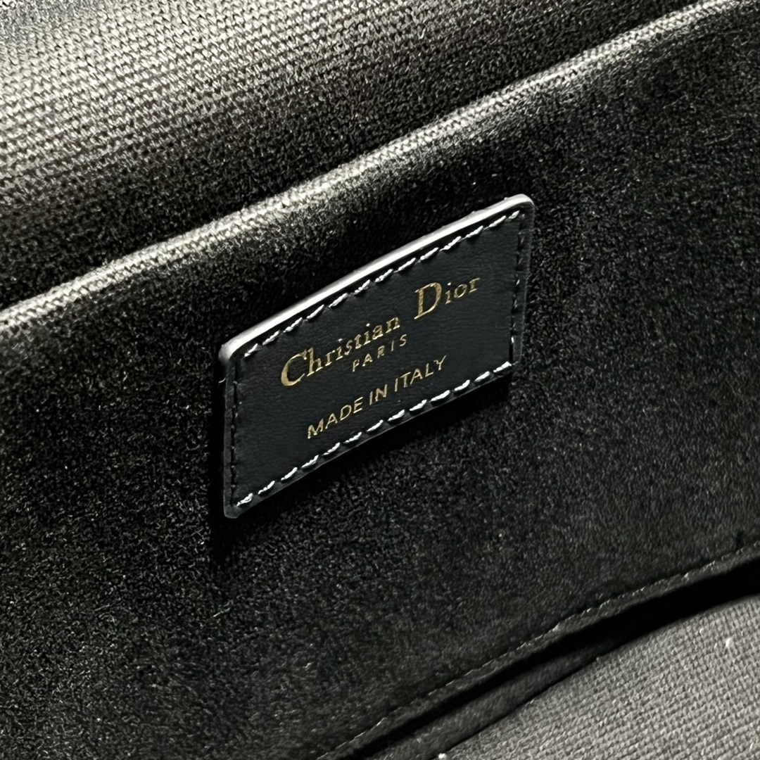 D*or medium cd signature vanity case