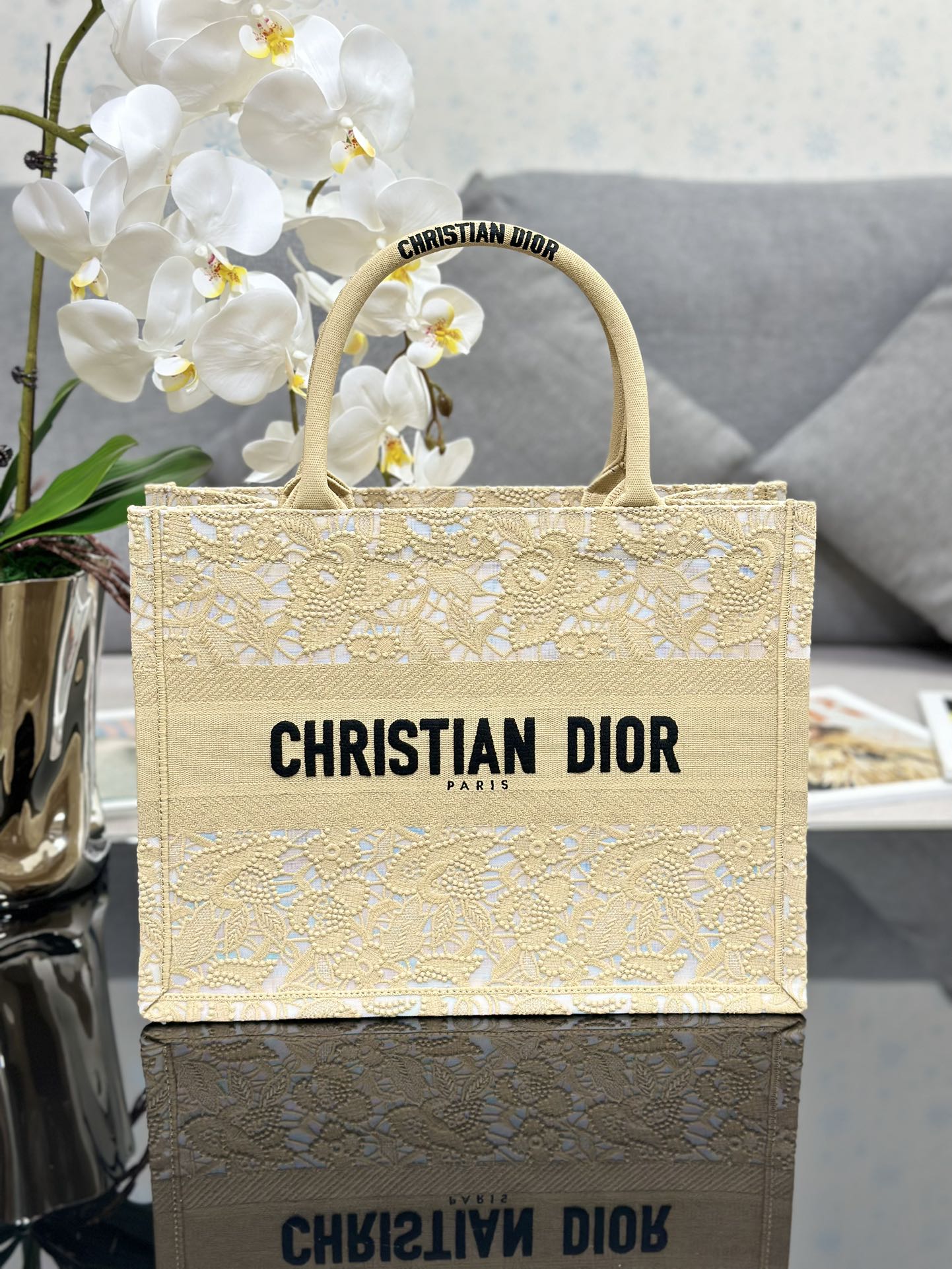 medium D*or book tote