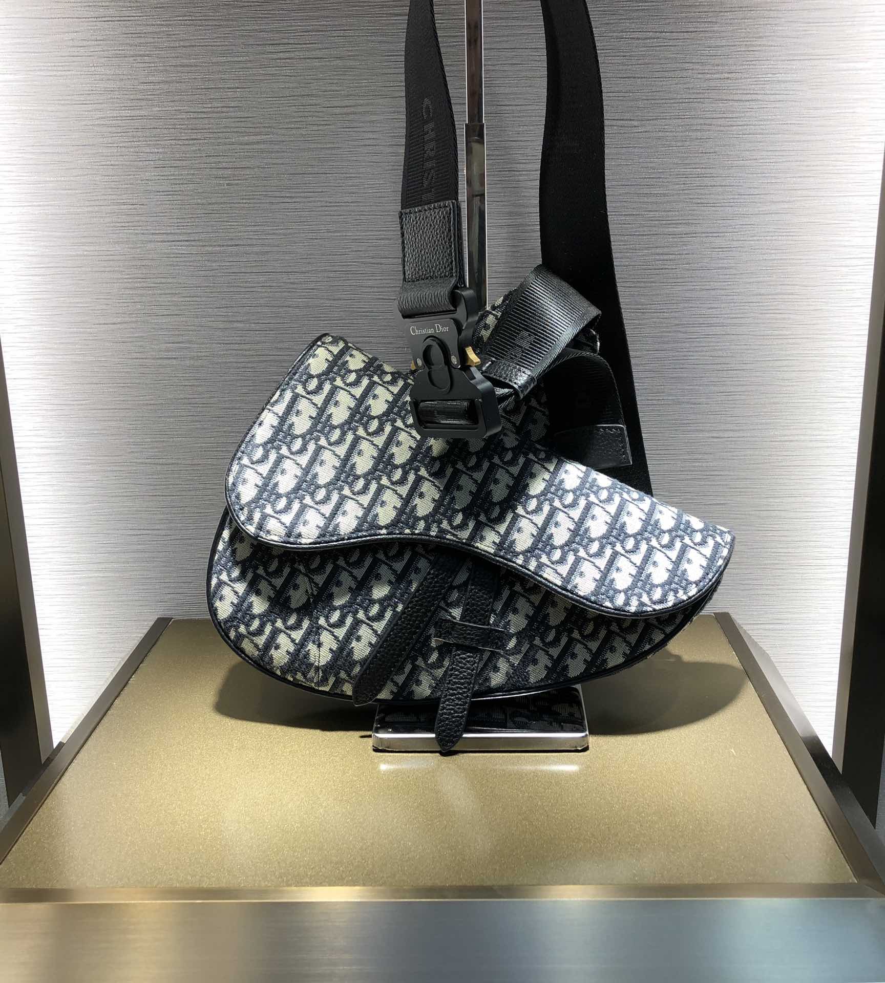 D*or saddle bag