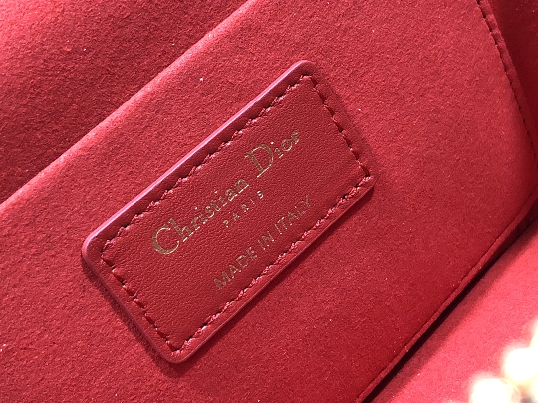 small D*ortravel vanity case