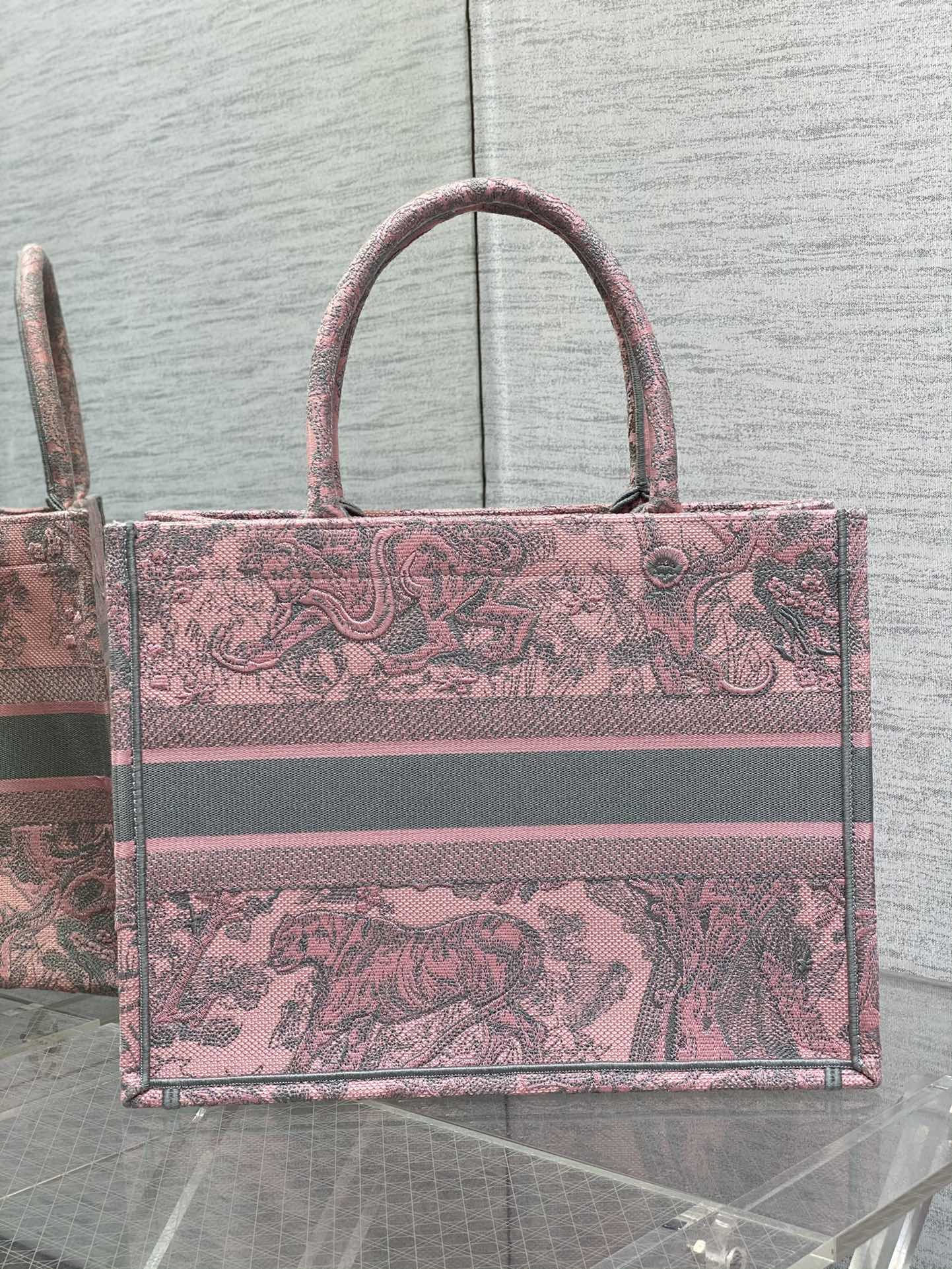 medium D*or book tote