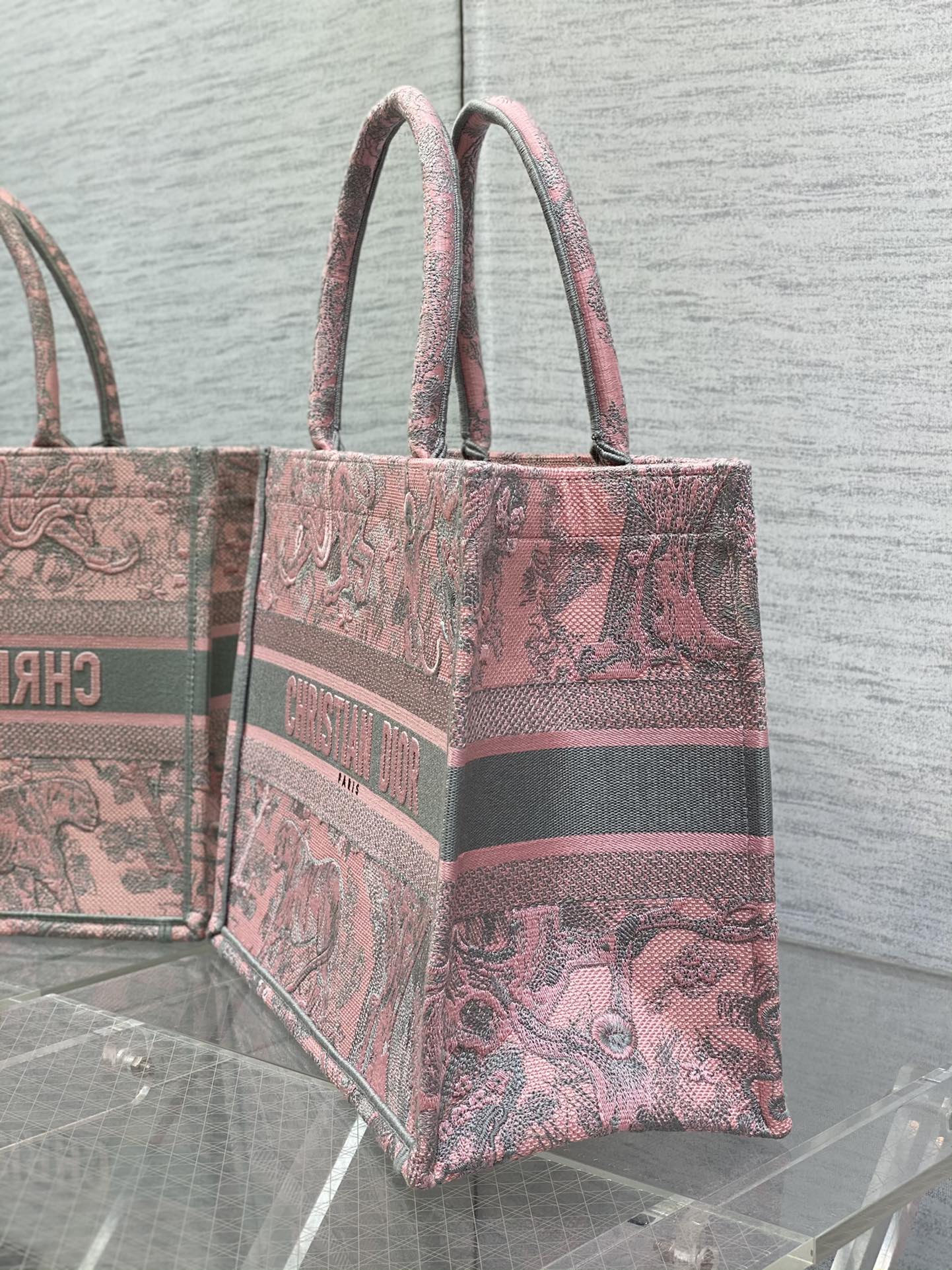 medium D*or book tote