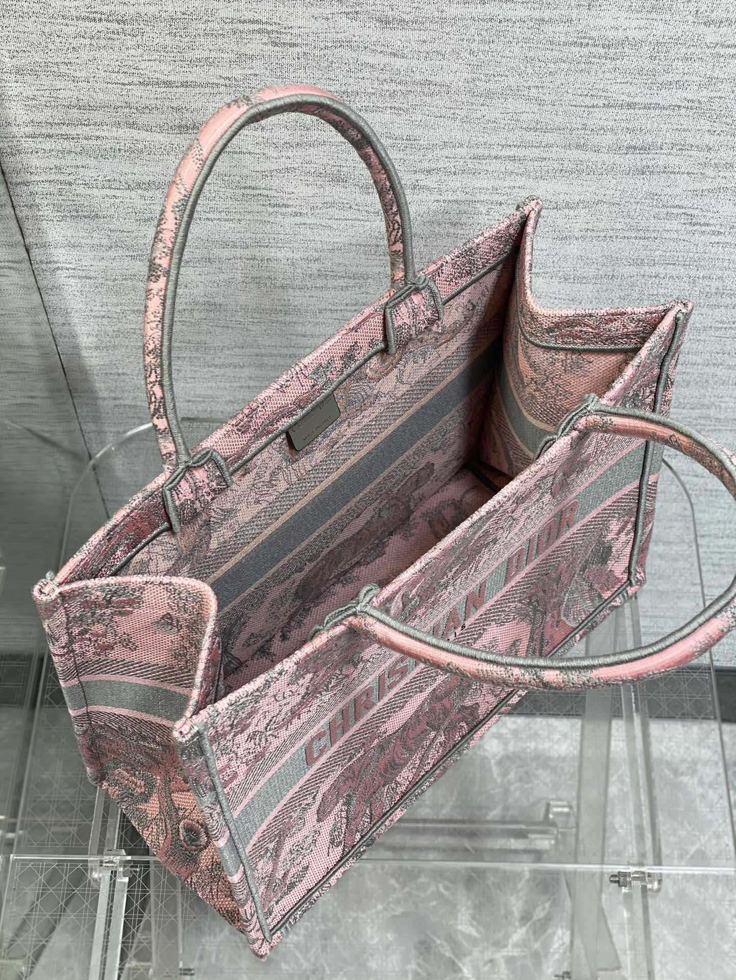 medium D*or book tote