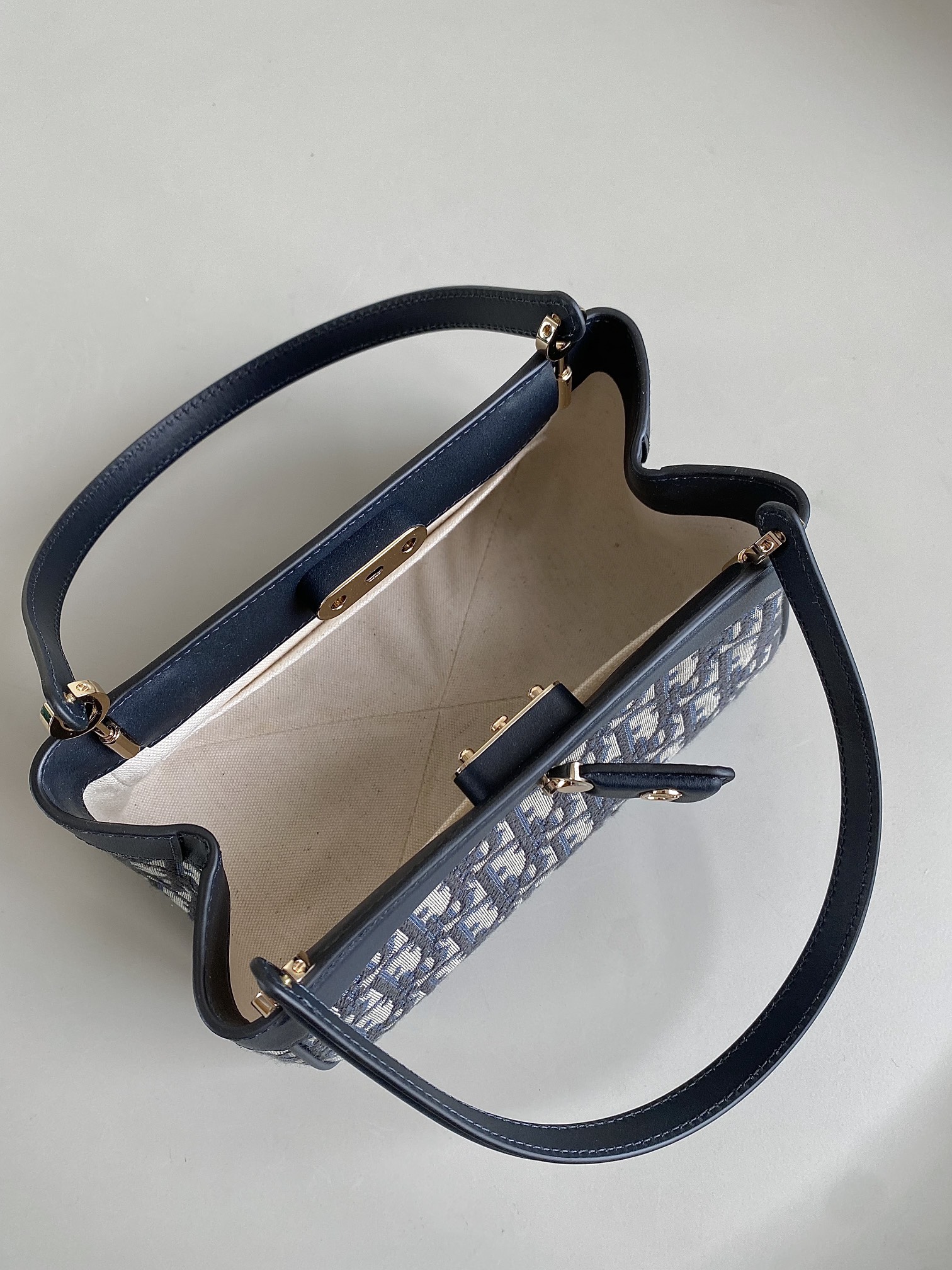 small D*or key bag