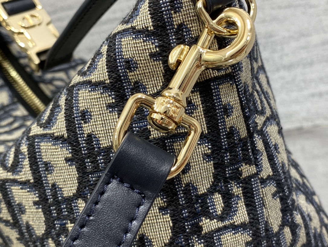 medium D*ortravel nomad pouch