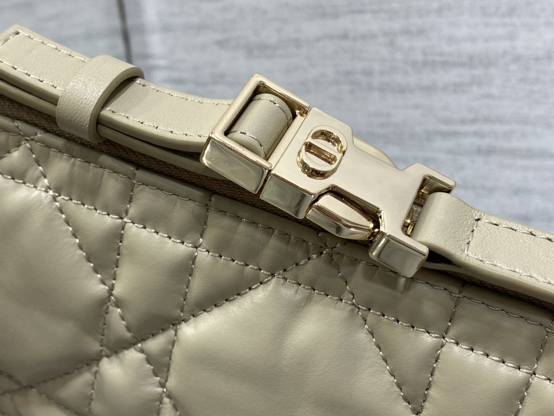 medium D*ortravel nomad pouch