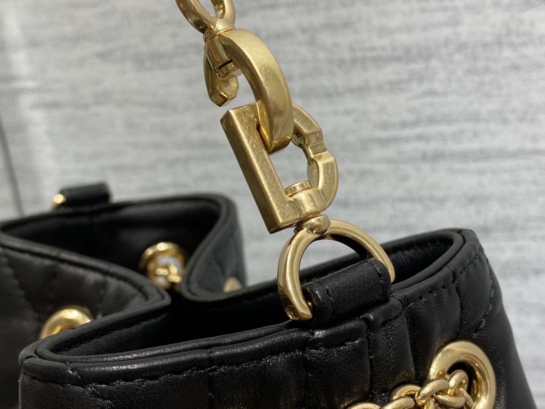 small D*or ammi bag