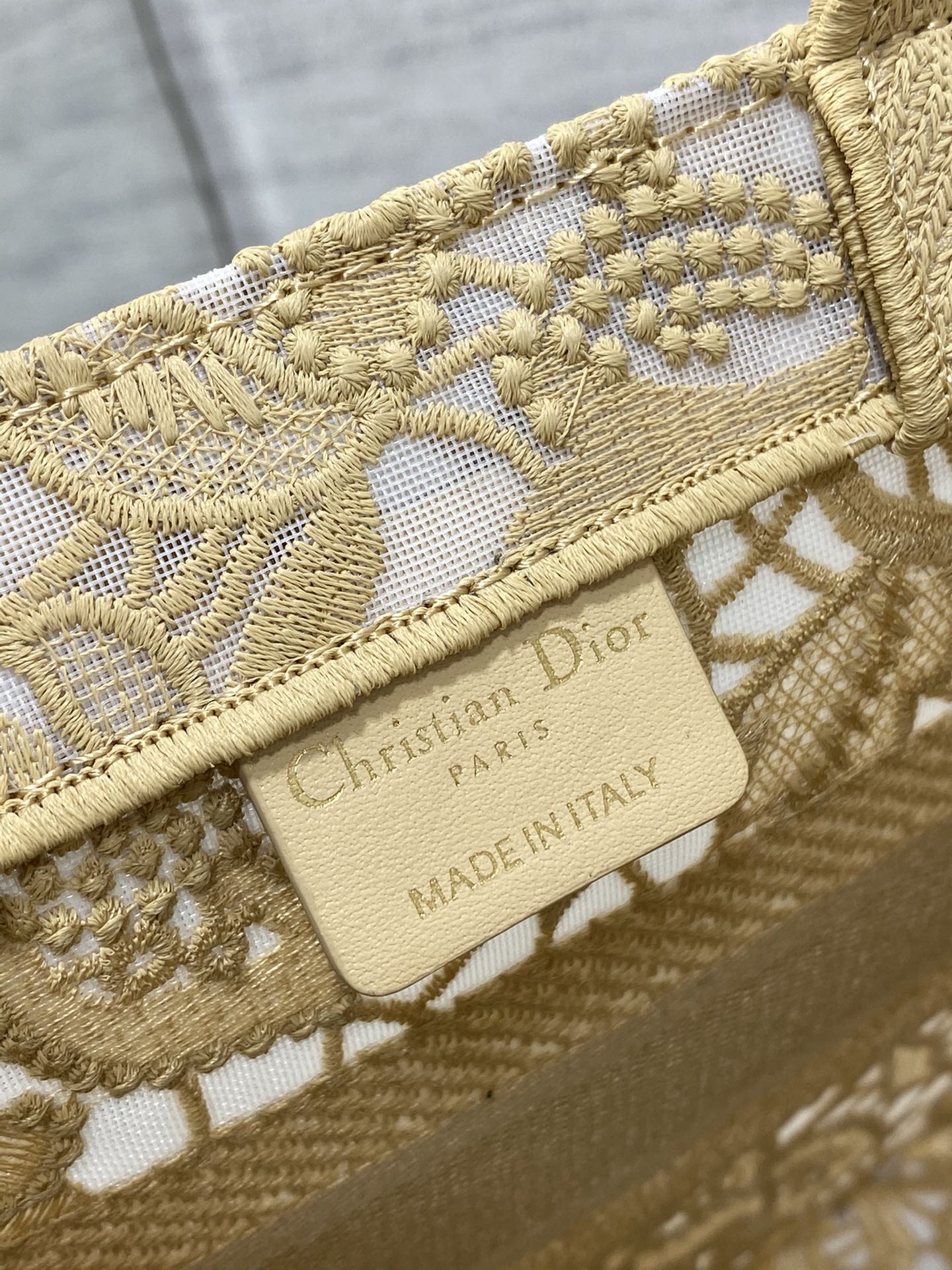 small D*or book tote