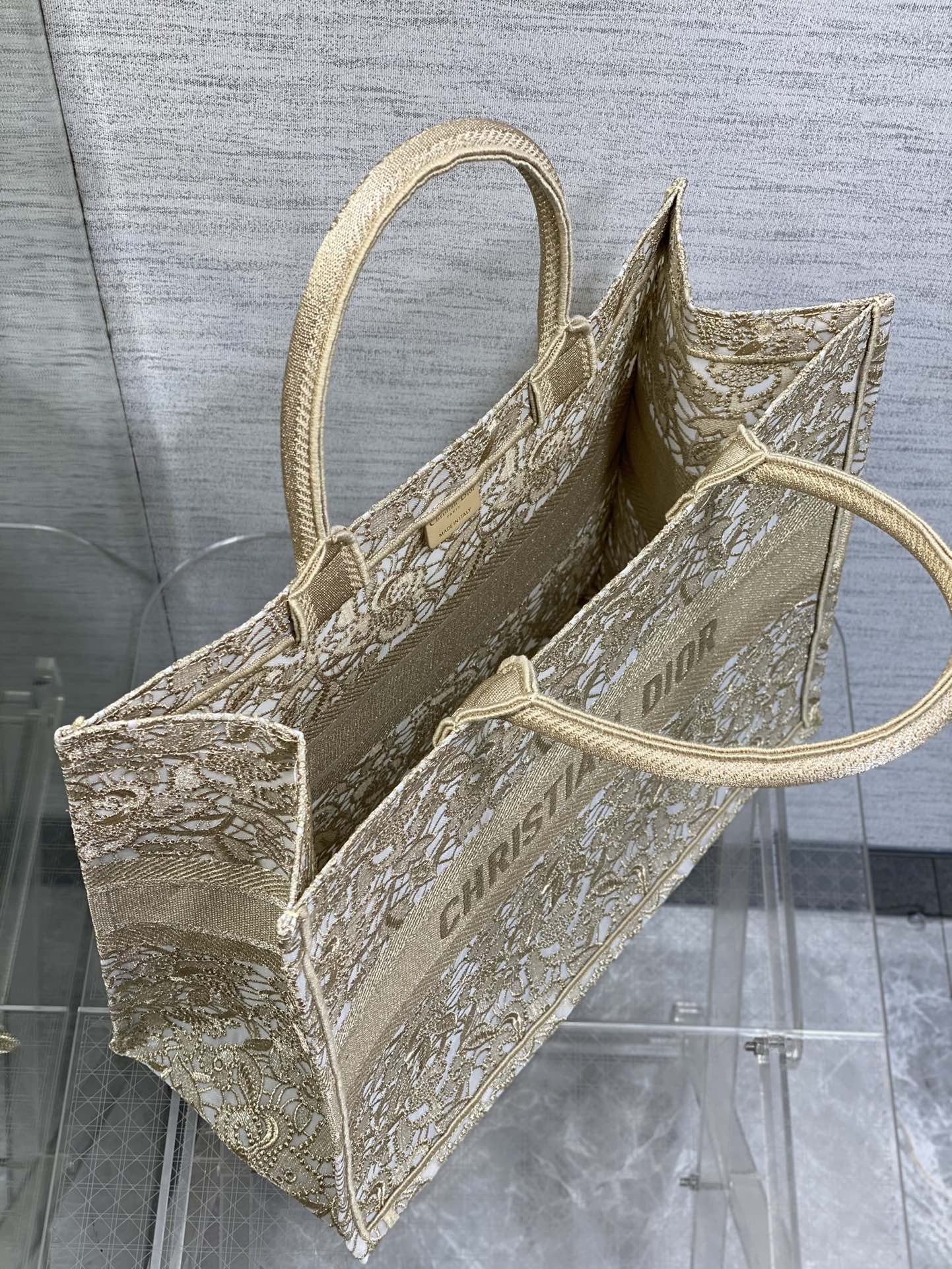 large D*or book tote