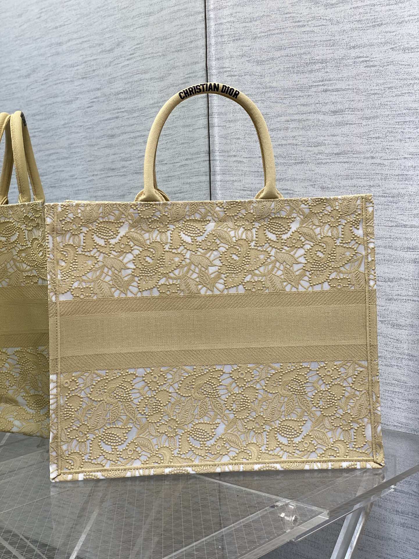 large D*or book tote