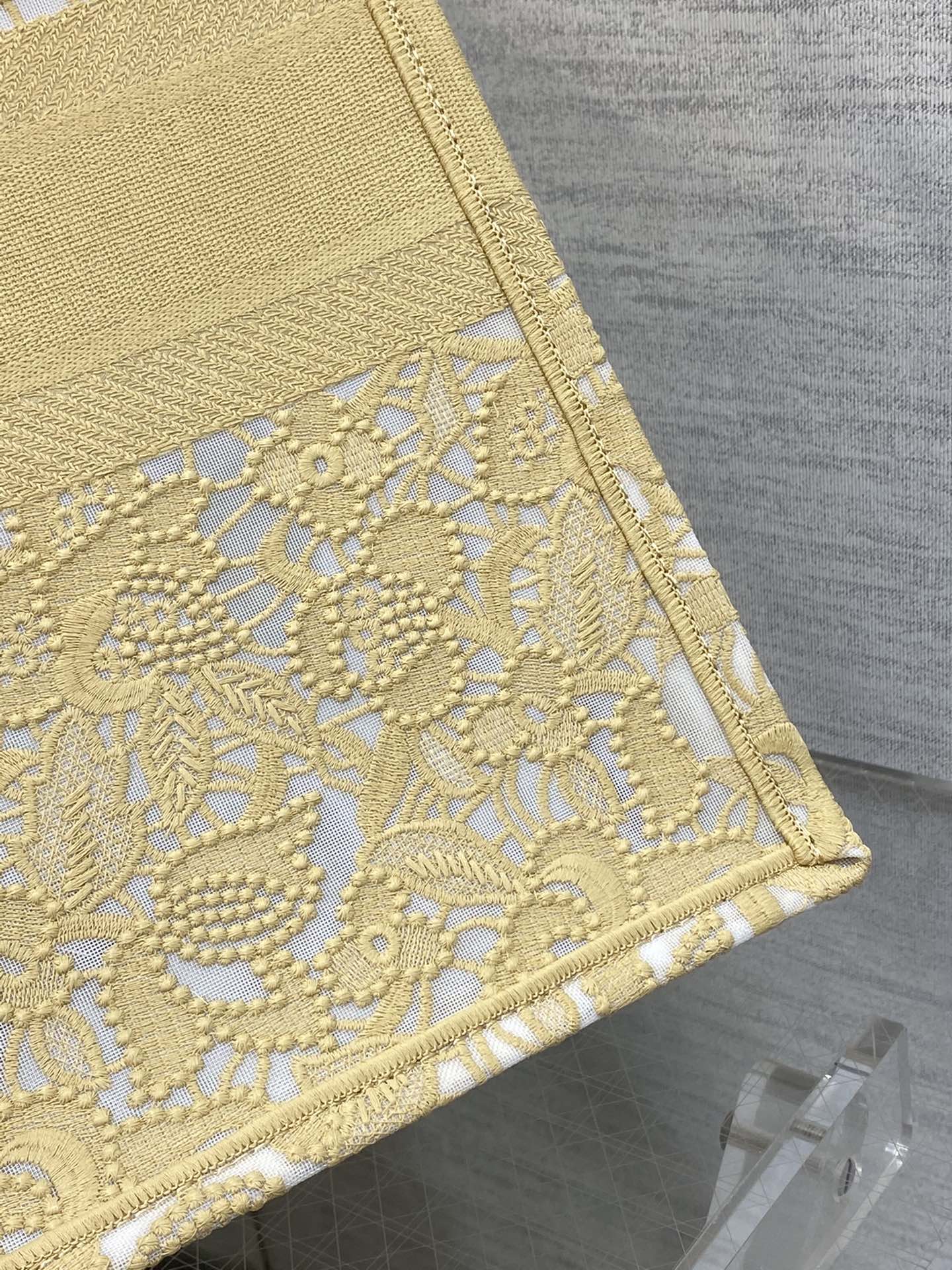 large D*or book tote