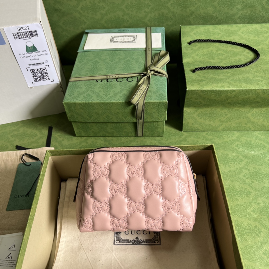 G*u*i gg matelassé beauty case