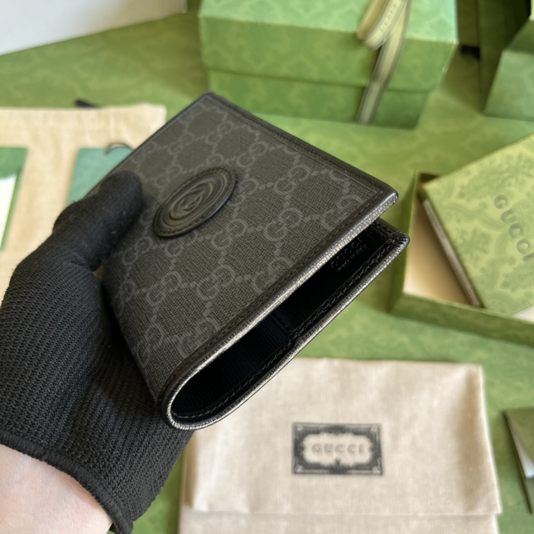 G*u*i gg passport case with interlocking g