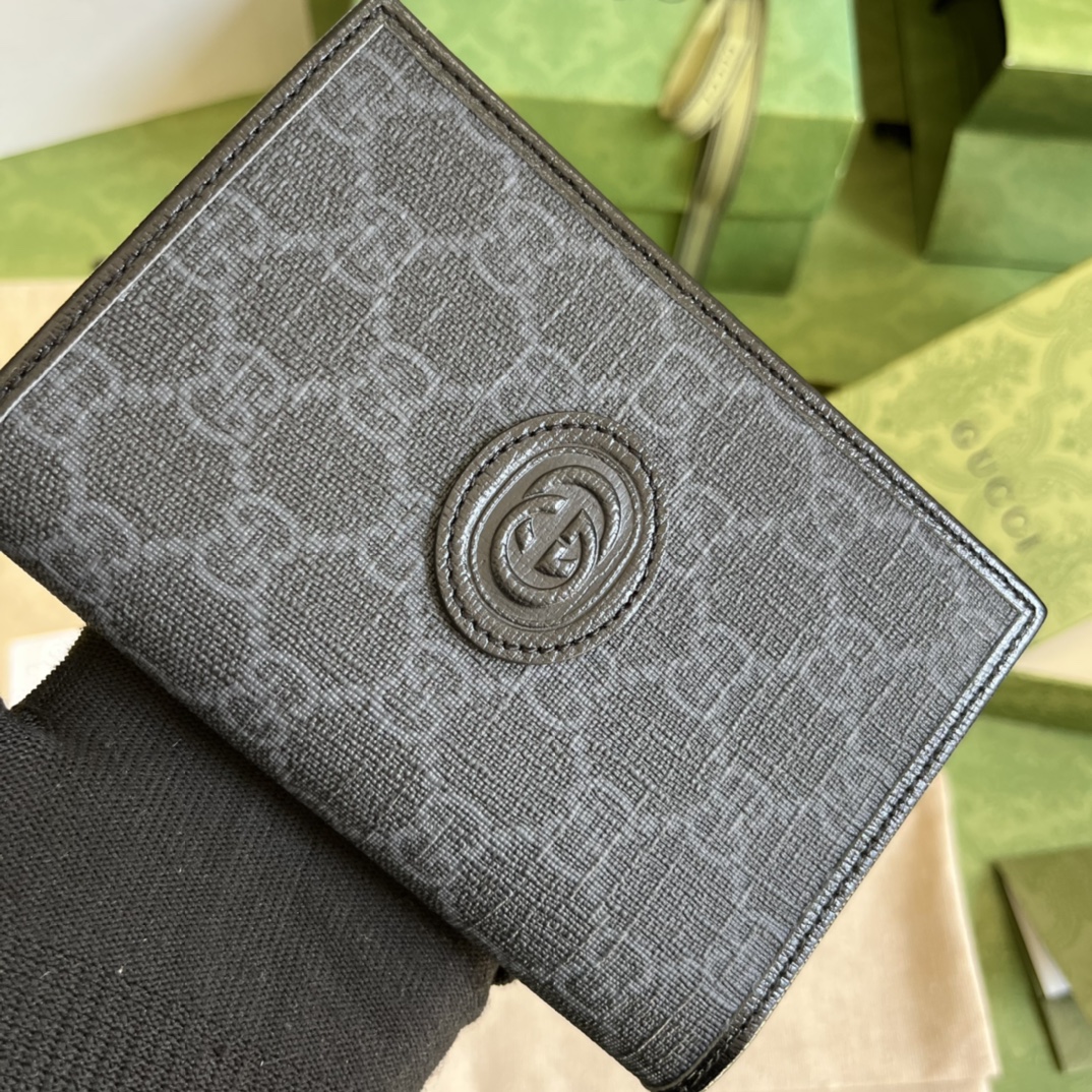 G*u*i gg passport case with interlocking g