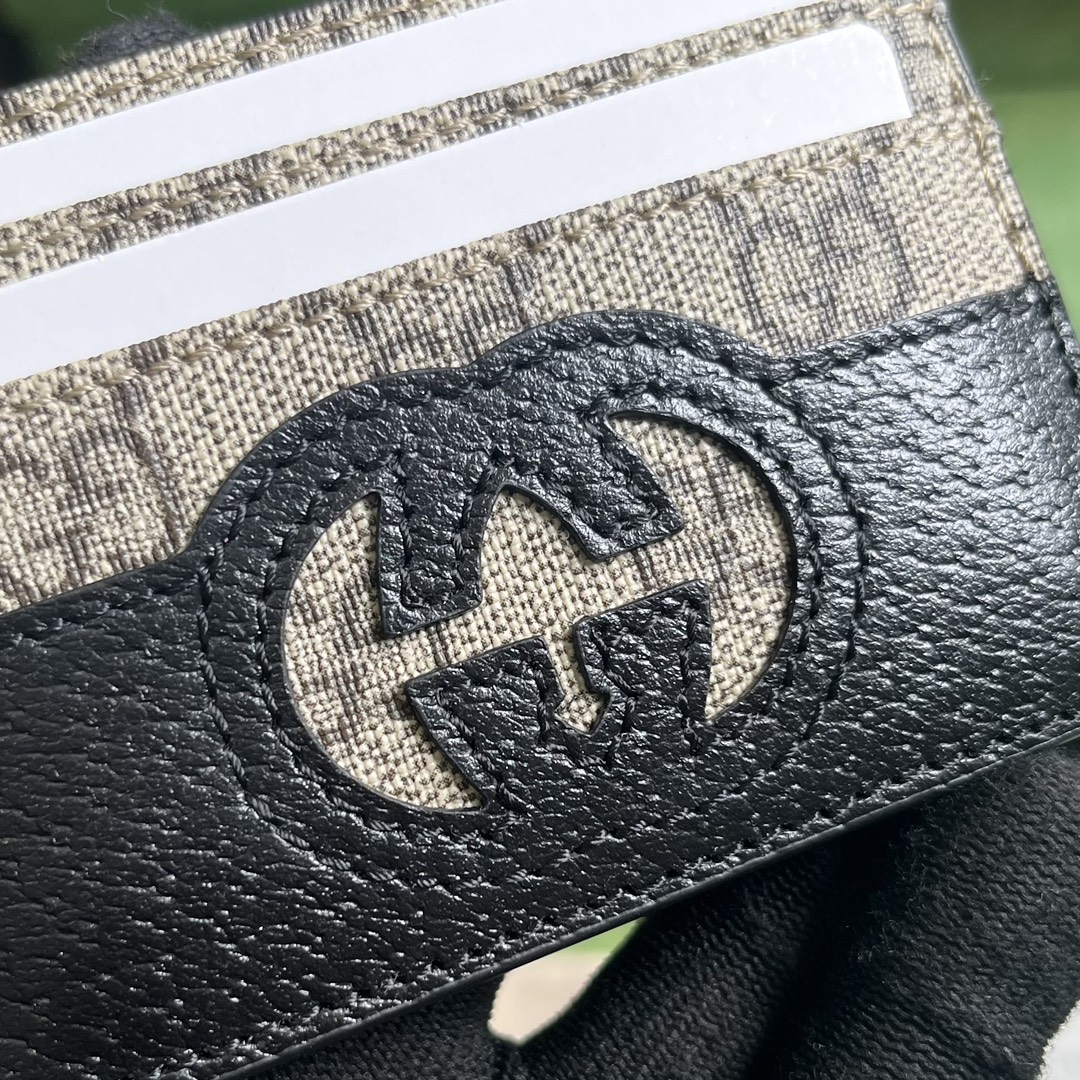 G*u*i card holder