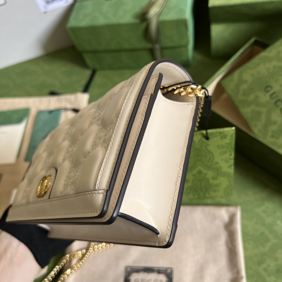 G*u*i gg matelassÉ chain wallet