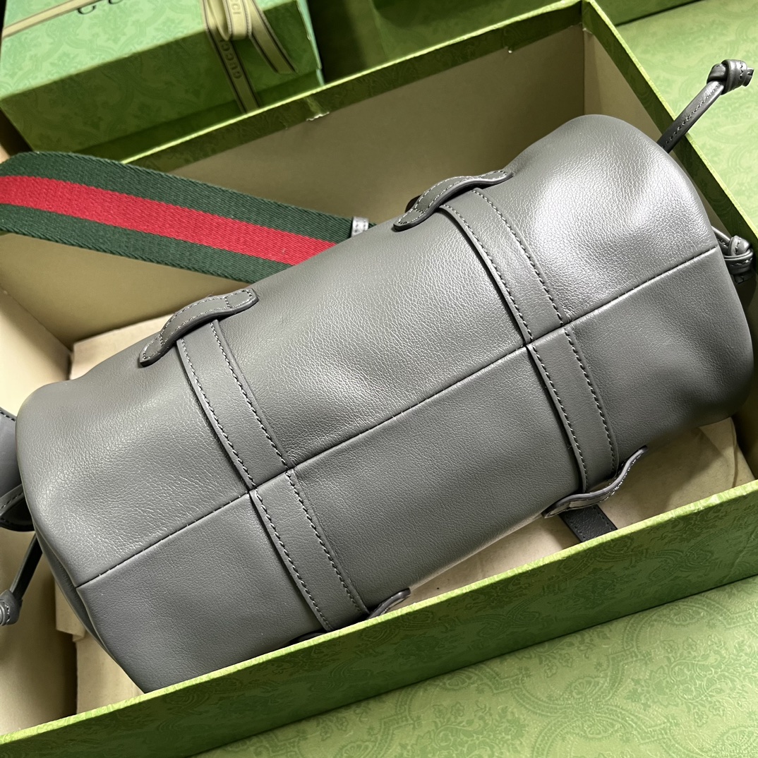 G*u*i small duffle bag with tonal double g