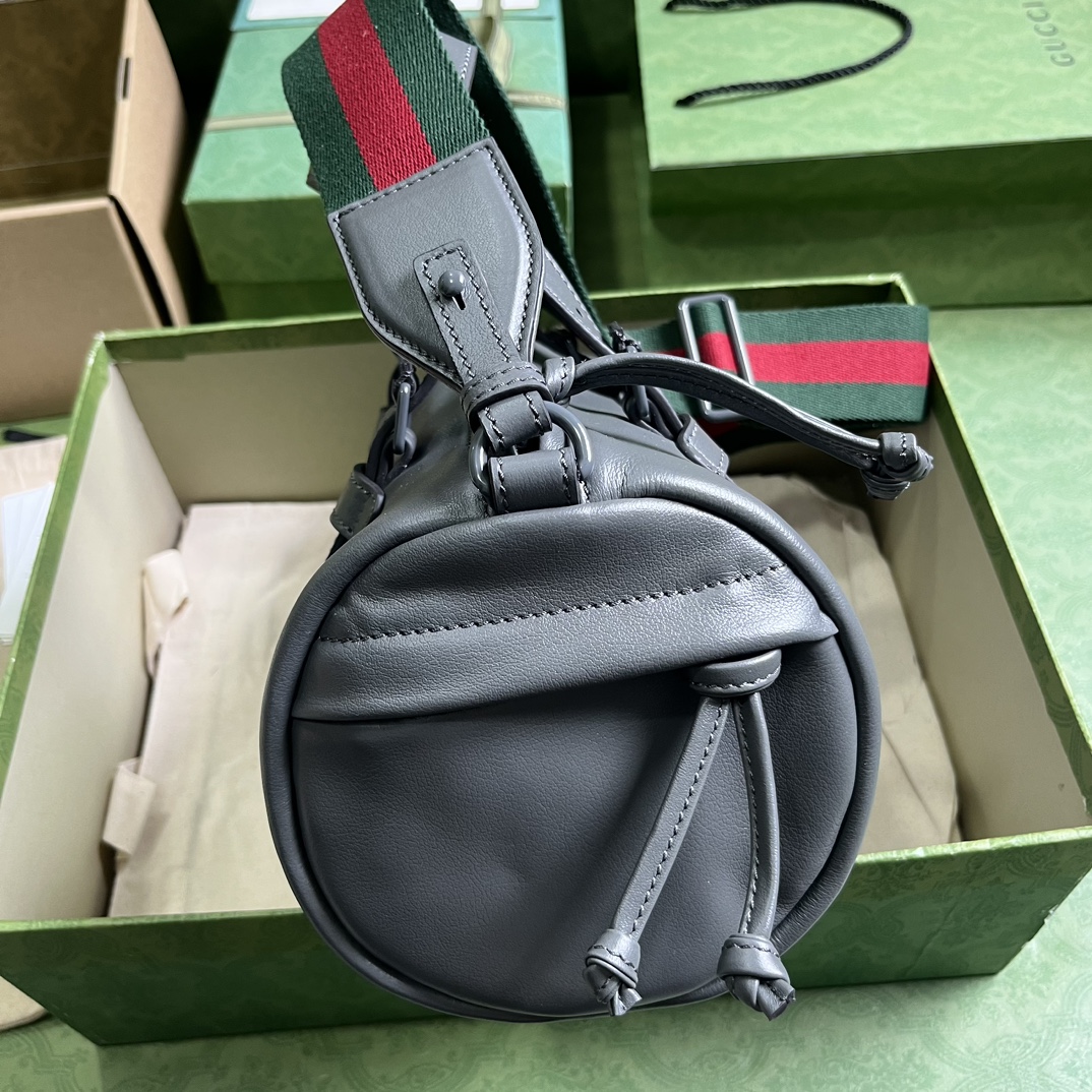 G*u*i small duffle bag with tonal double g