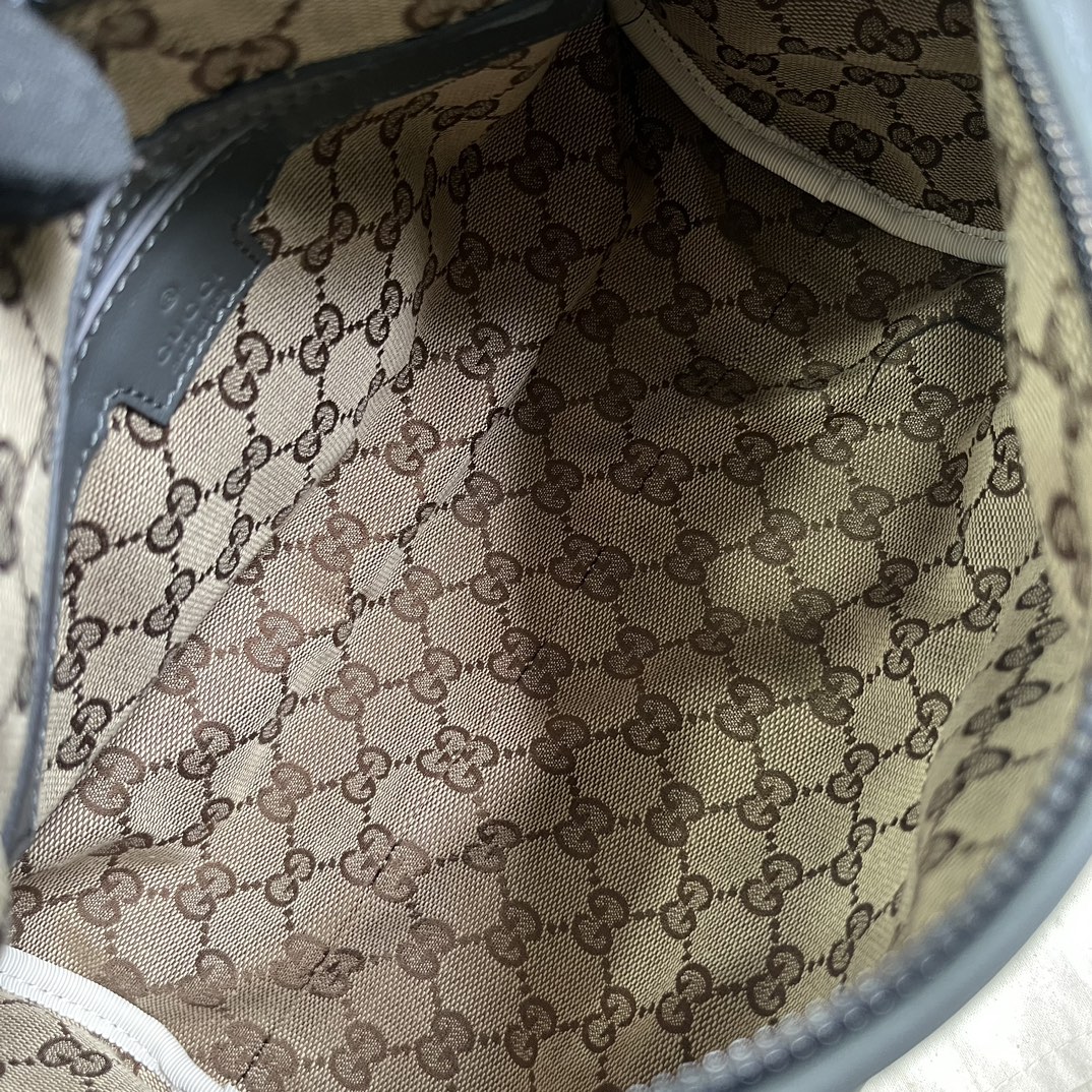 G*u*i small duffle bag with tonal double g