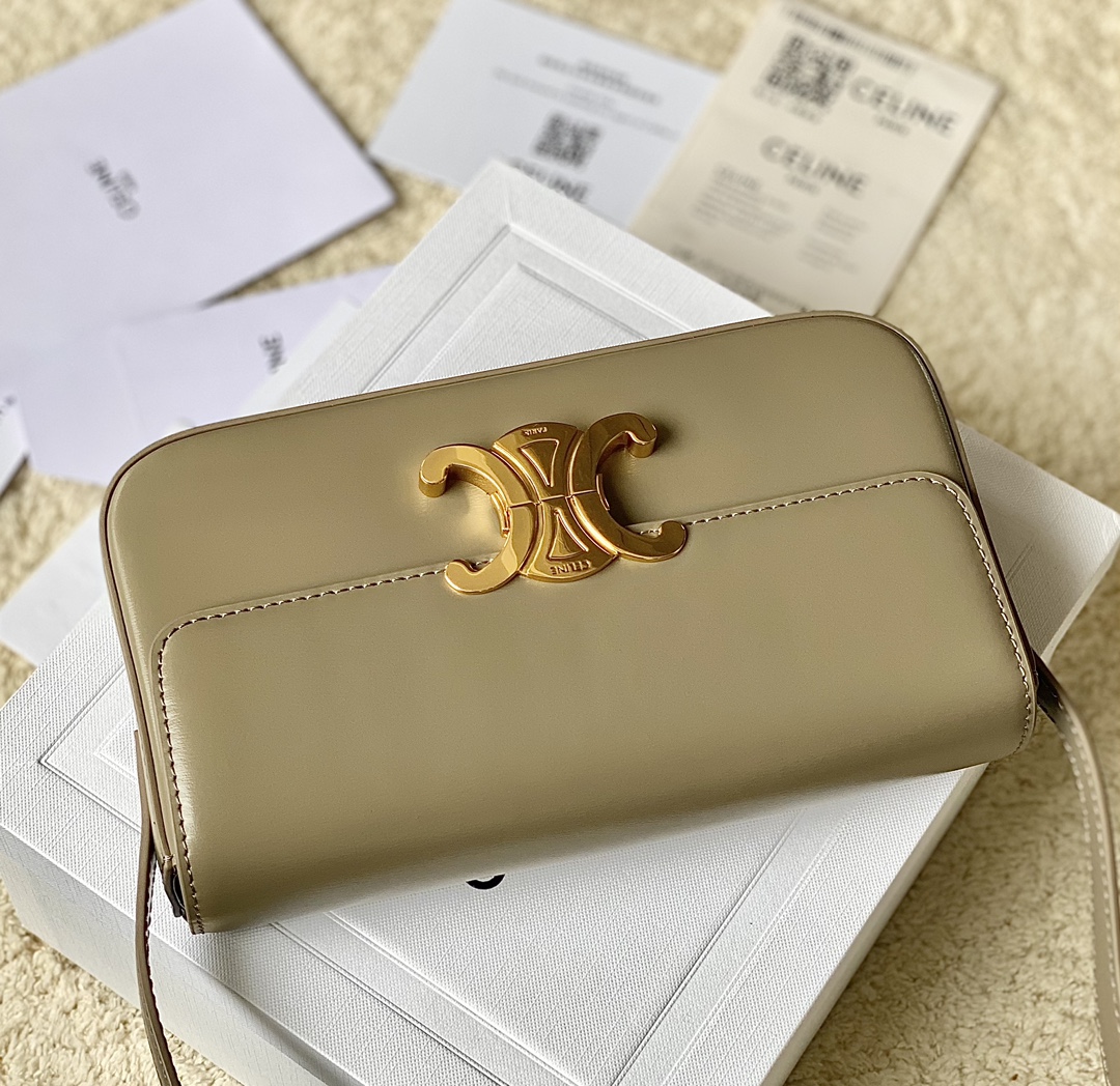 Ce**e triomphe shoulder bag