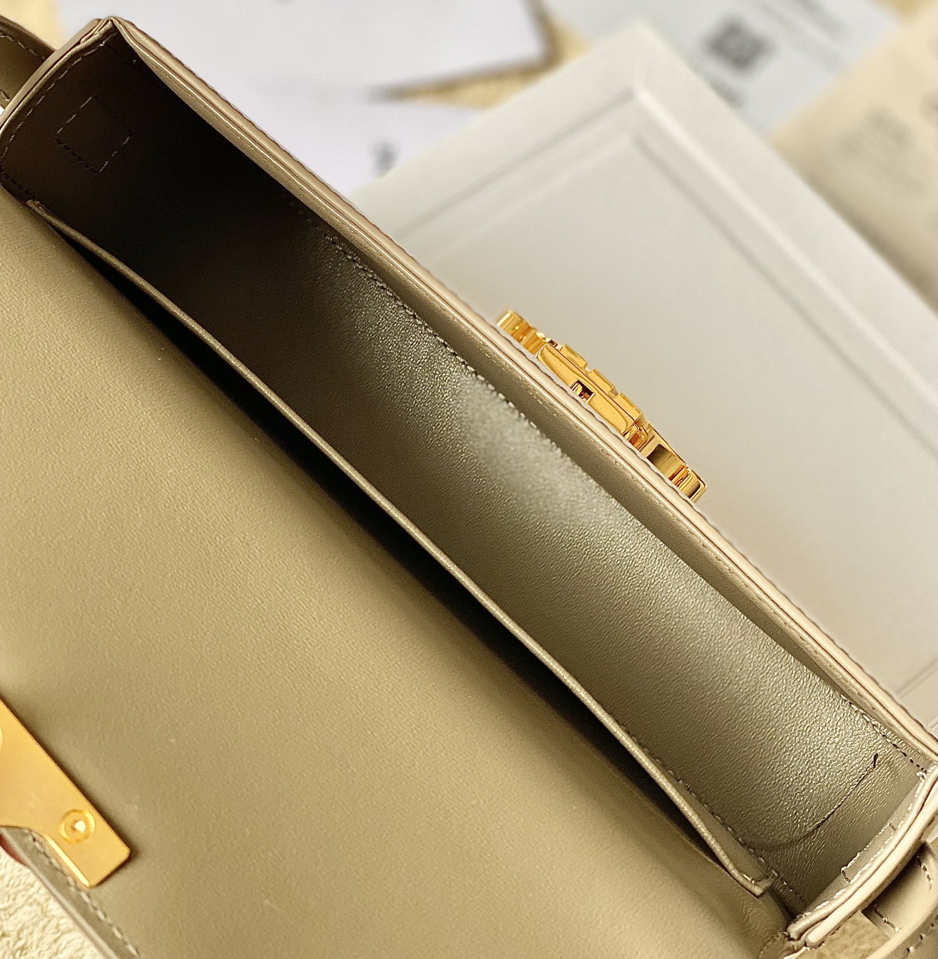 Ce**e triomphe shoulder bag