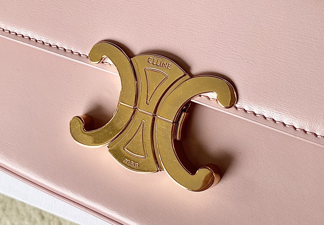 Ce**e triomphe shoulder bag
