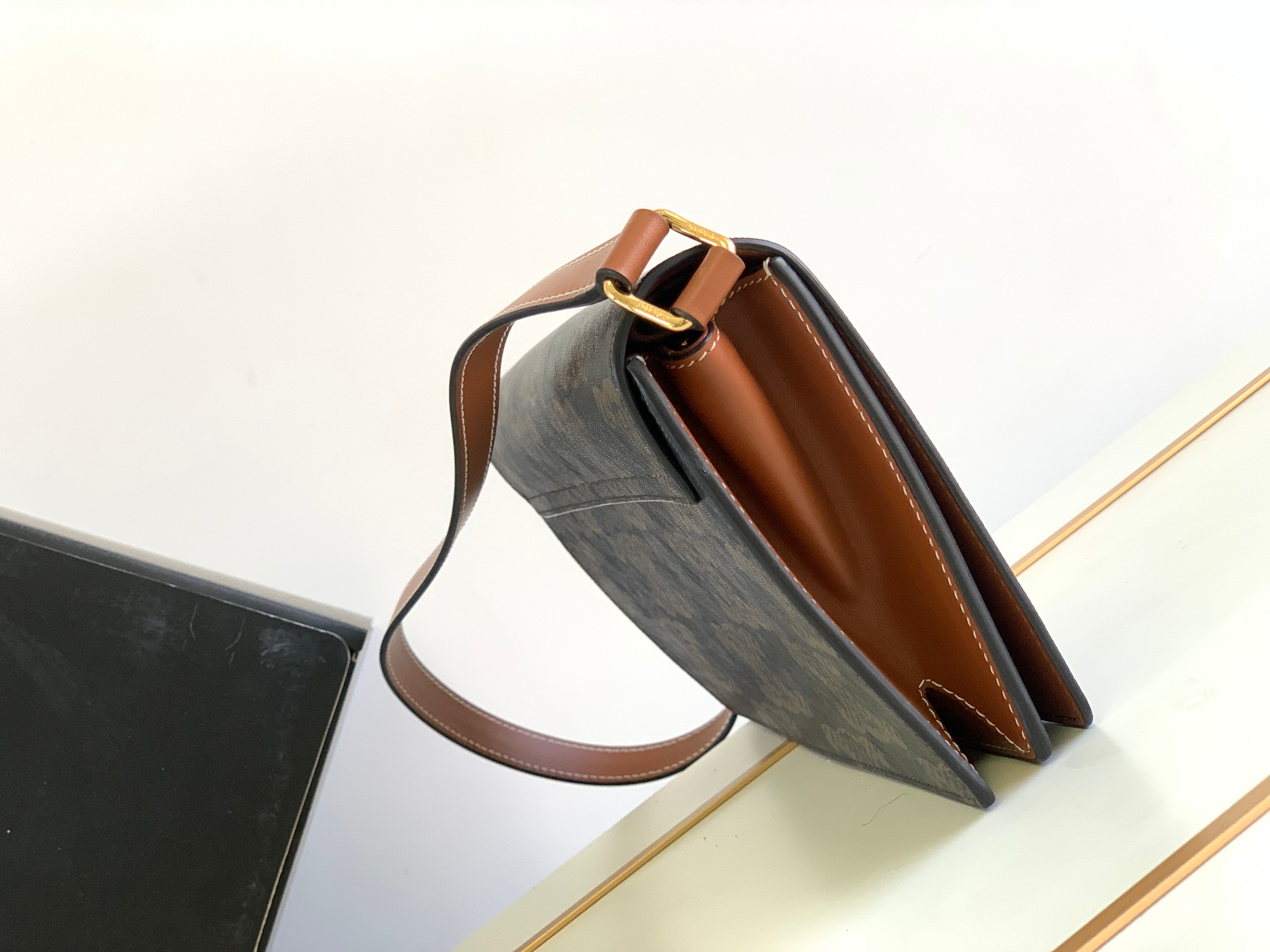 Ce**e trapeze triomphe bag