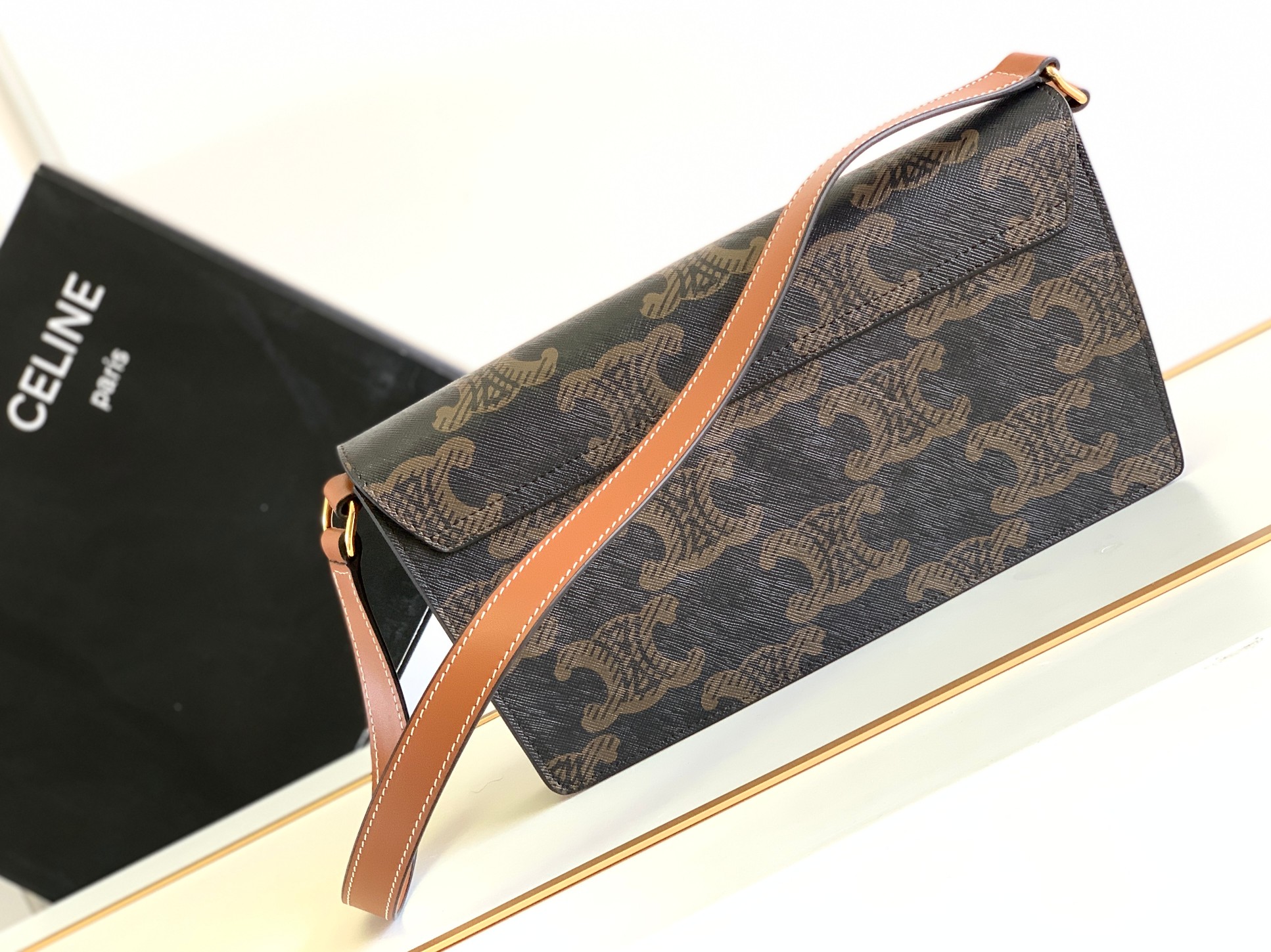 Ce**e trapeze triomphe bag