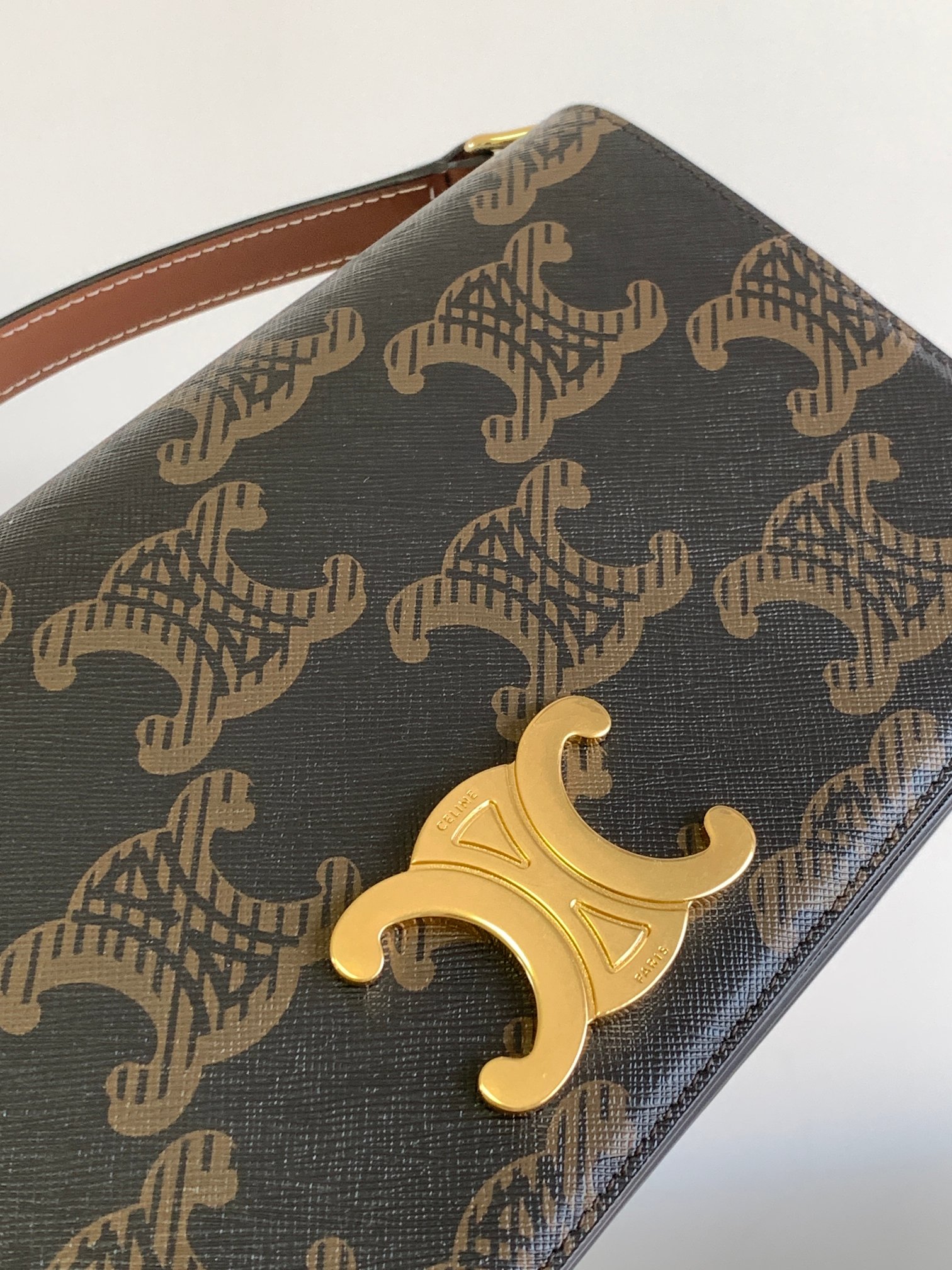 Ce**e trapeze triomphe bag