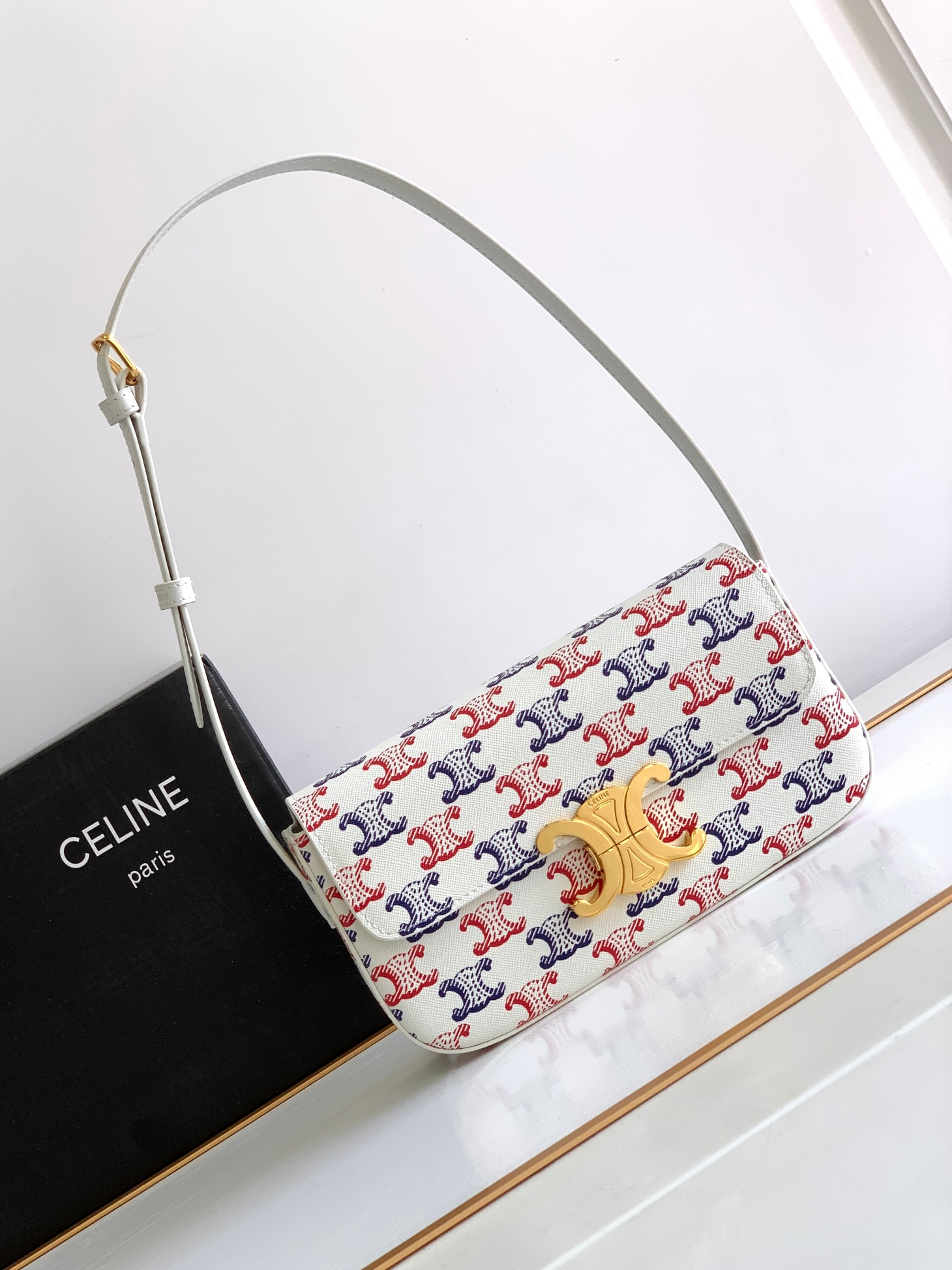 Ce**e shoulder bag triomphe