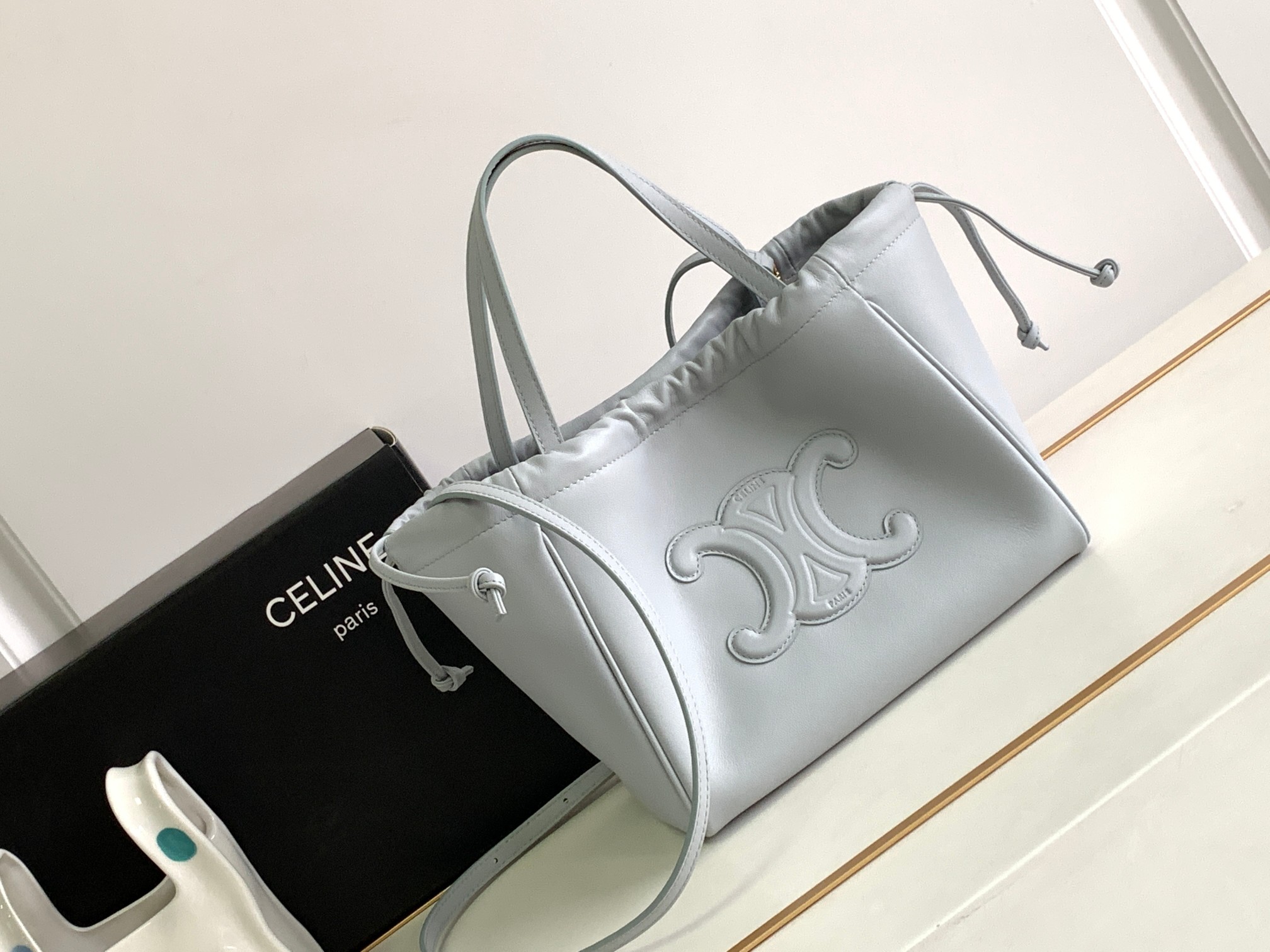 Ce**e small cabas drawstring cuir triomphe