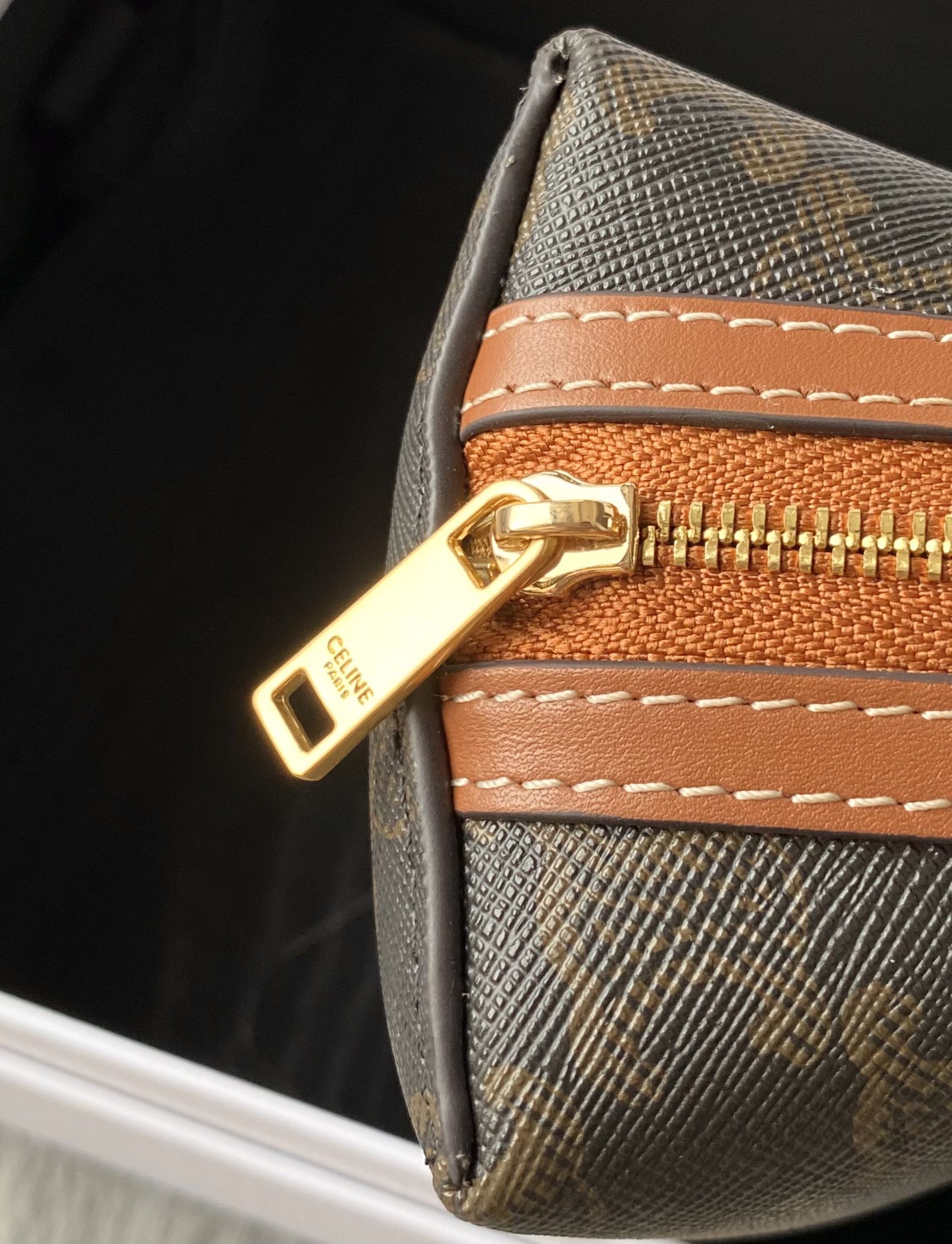 Ce**e clutch with chain