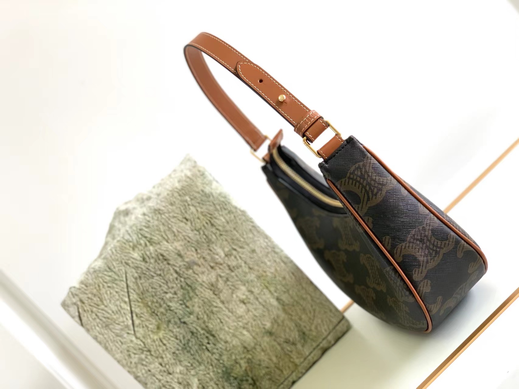 Ce**e ava bag