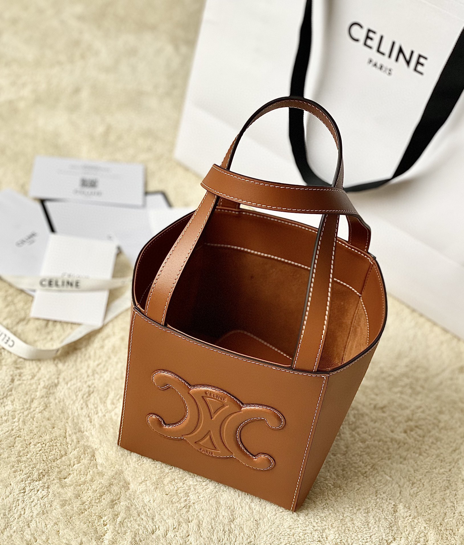 Ce**e cuir triomphe cube bag