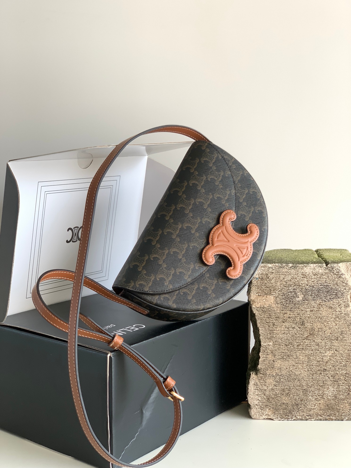 Ce**e besace cuir triomphe