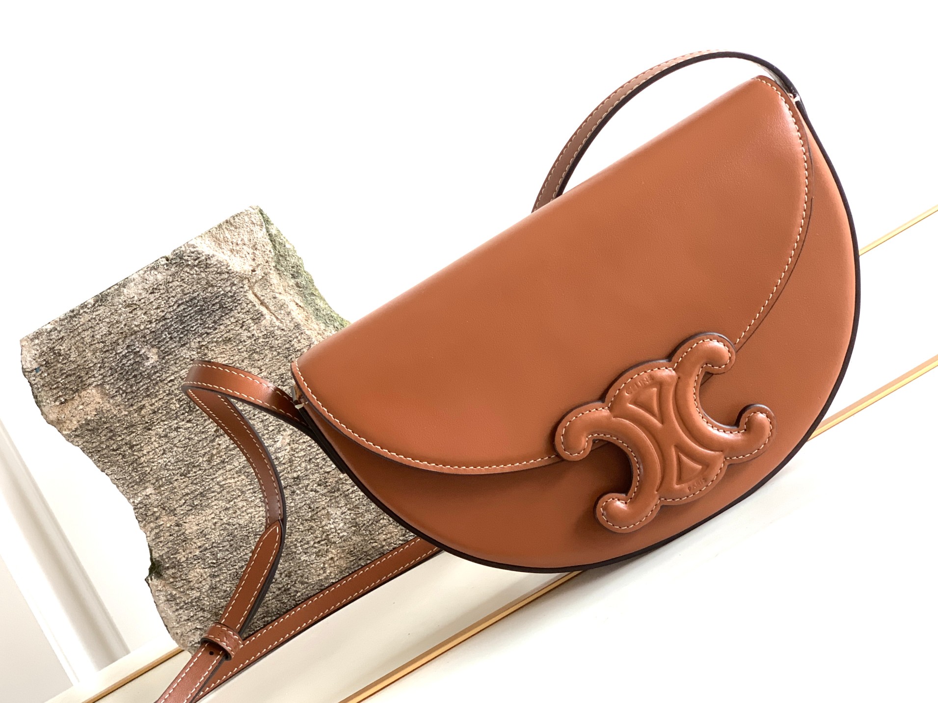 Ce**e besace cuir triomphe