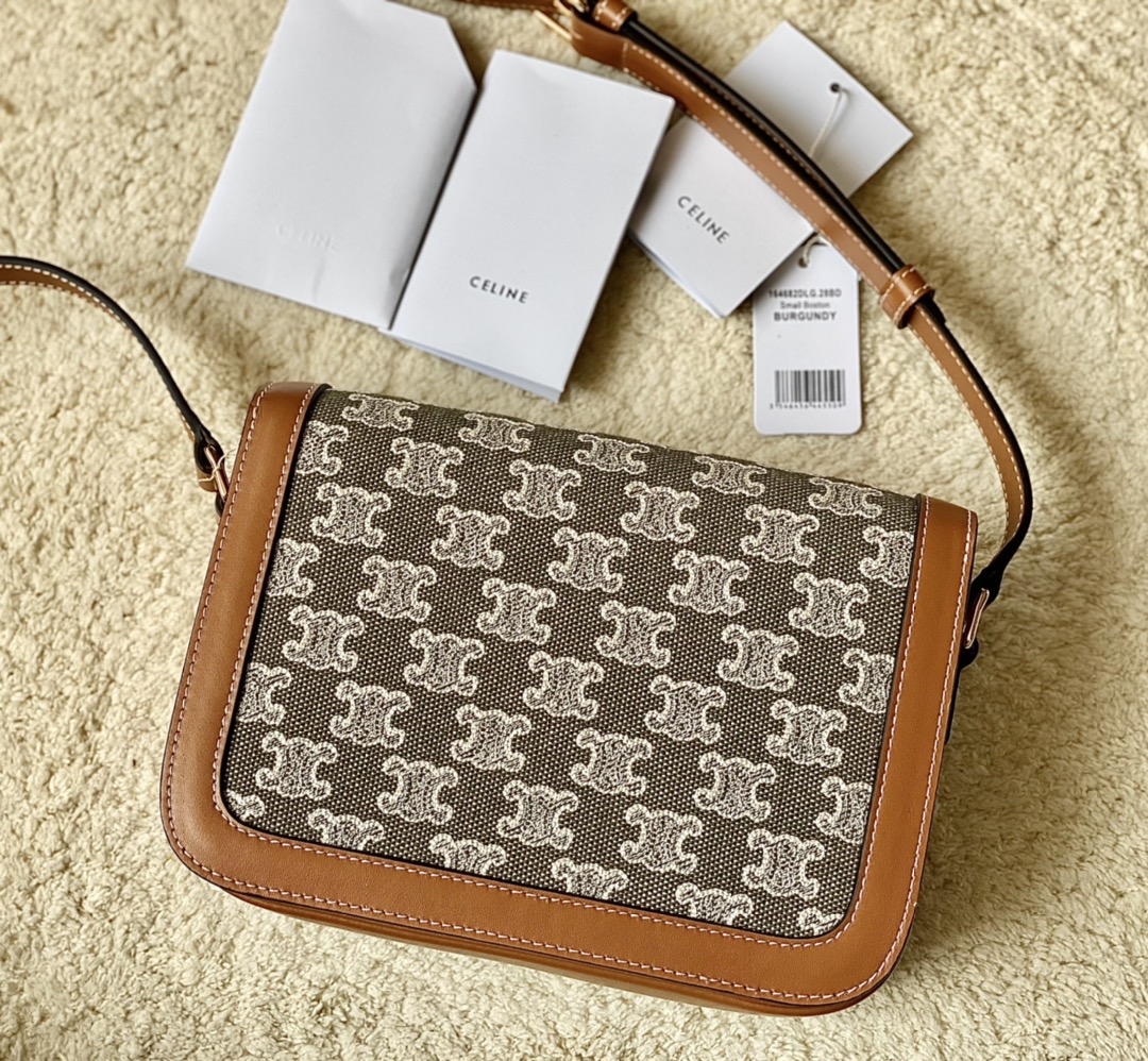 Ce**e classique triomphe bag