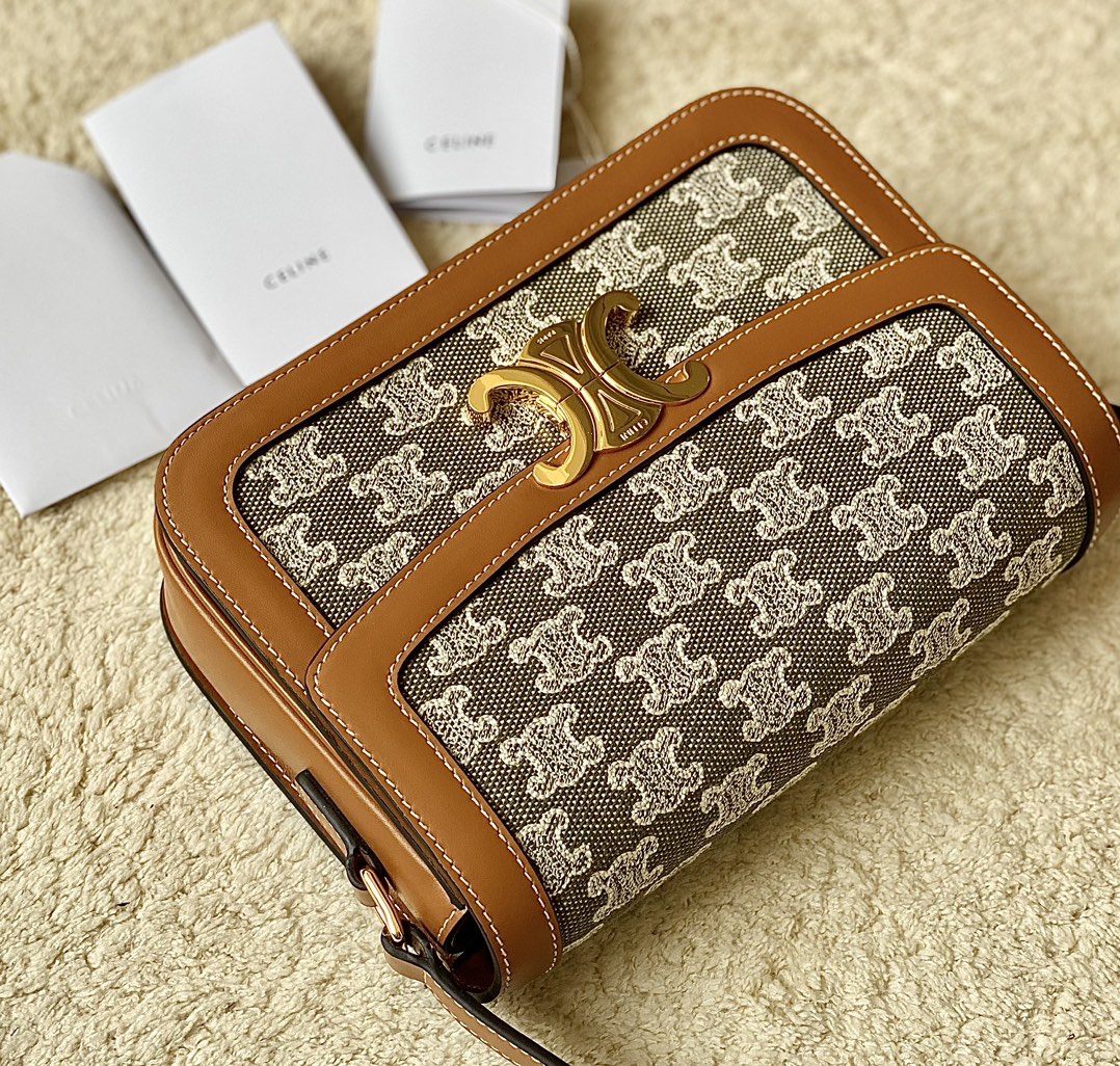 Ce**e classique triomphe bag